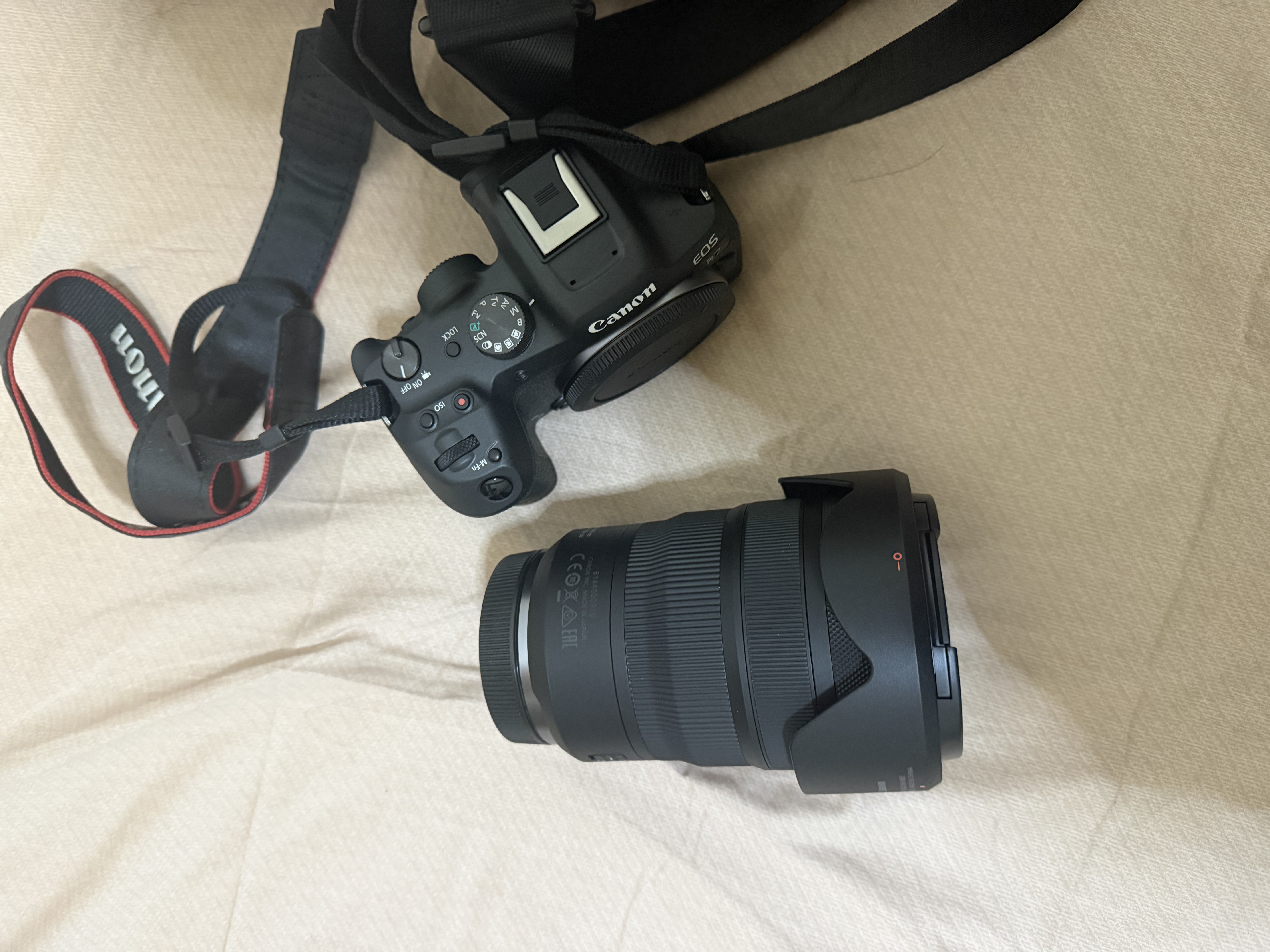 佳能（Canon）RF全画幅微单镜头 专业变焦镜头打鸟 适合R7 RP R10 R5 R6二代 R8 R50 R100微单相机 RF 24-70mm F2.8 IS USM大三元标准变焦 官方标配【不 实拍图
