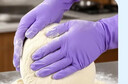 乌斯京丁晴手套 100只/盒中码一次性手套丁腈厨房食品级紫色橡胶手套 实拍图
