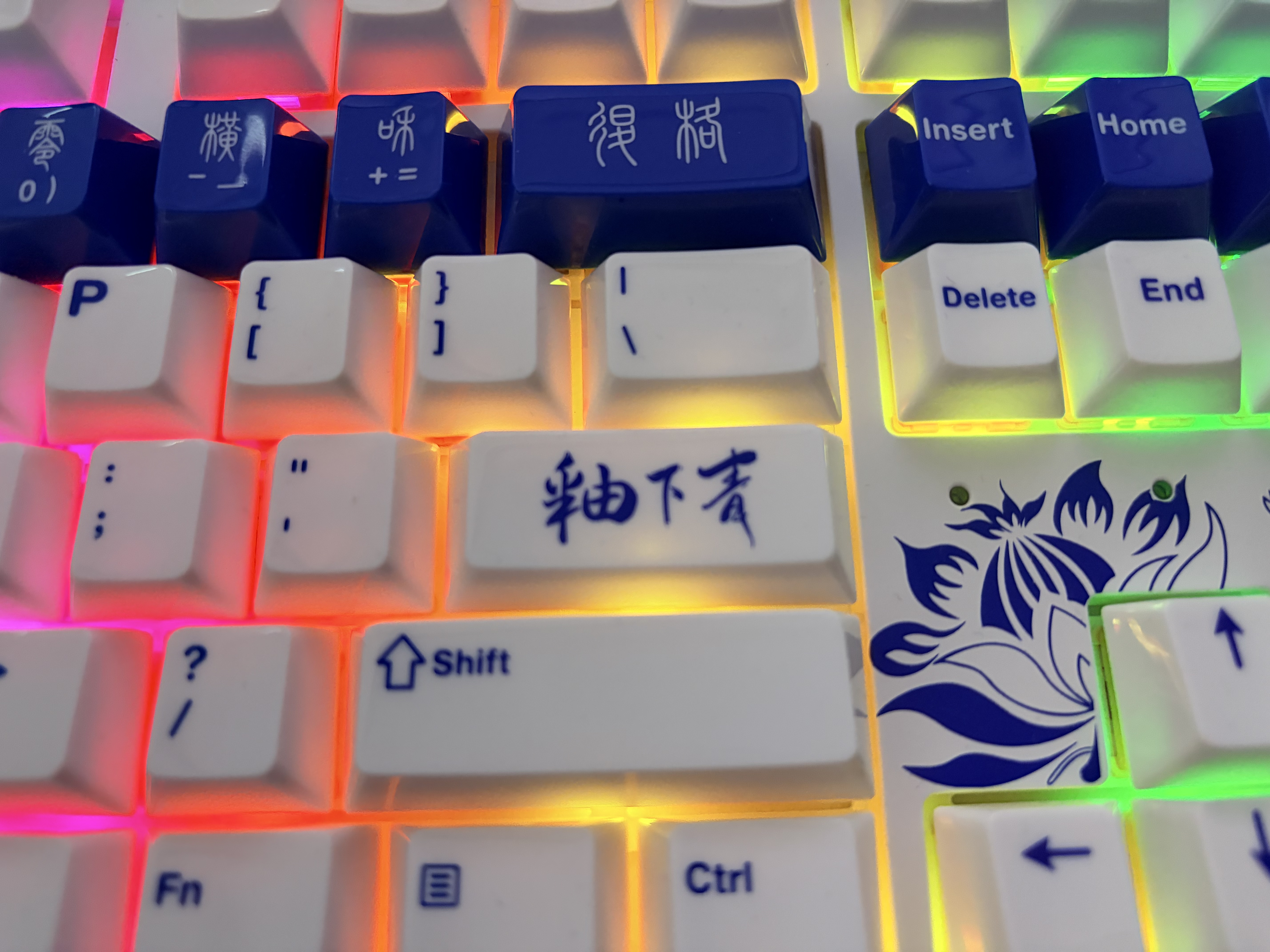 达尔优（dareu）EK87pro陶瓷机械键盘 87键有线/无线/蓝牙三模连接客制化游戏键盘 陶瓷釉下青-桃C拿铁轴 实拍图