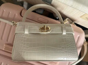 CHARLES&KEITH鳄鱼纹凯莉包手提斜挎婚包包女包生日礼物CK2-50270880-1 Ivory象牙色 S 实拍图