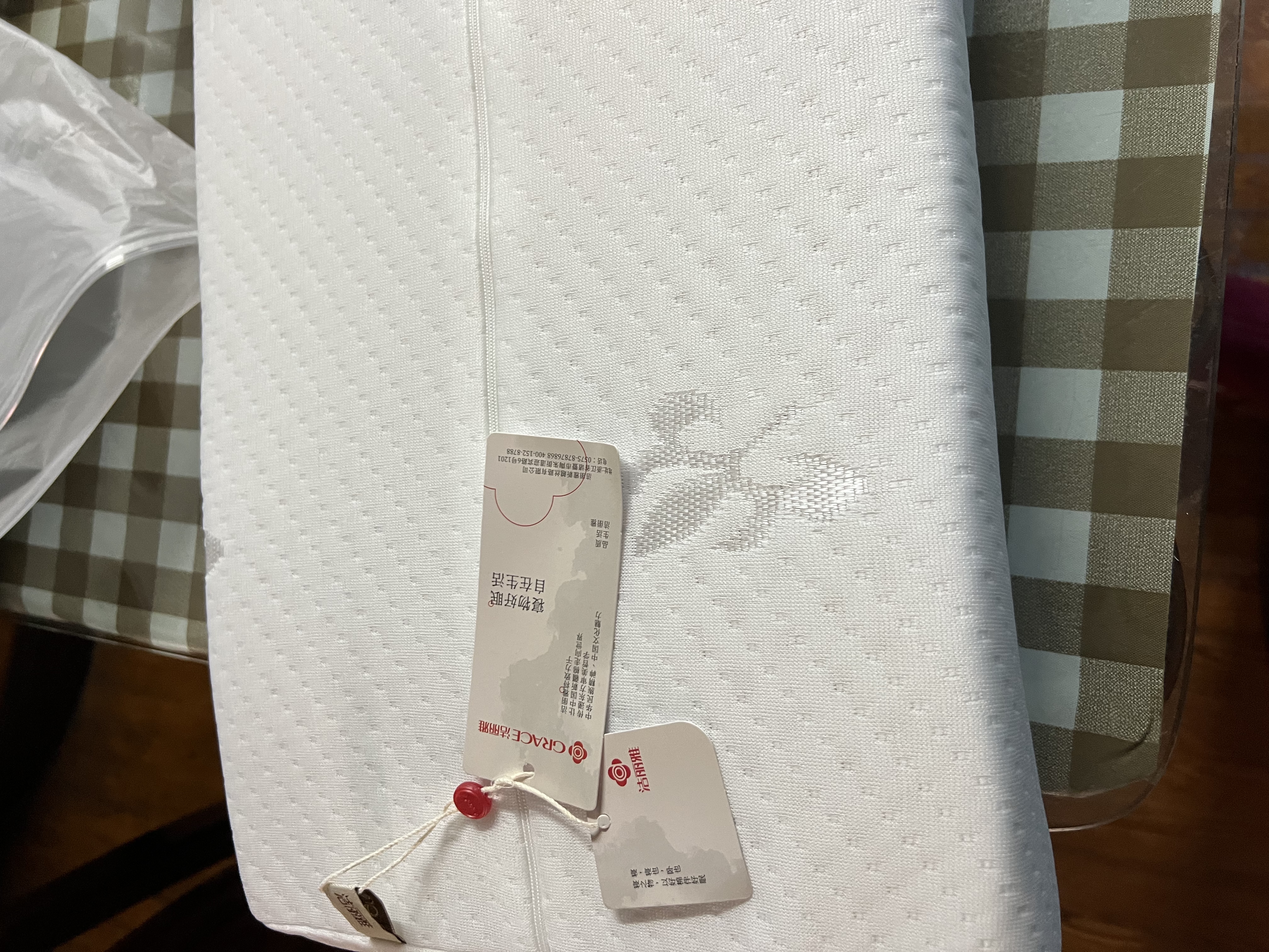洁丽雅（Grace）乳胶枕头定型枕 天然乳胶学生宿舍按摩枕头单人一只（含内外套） 实拍图
