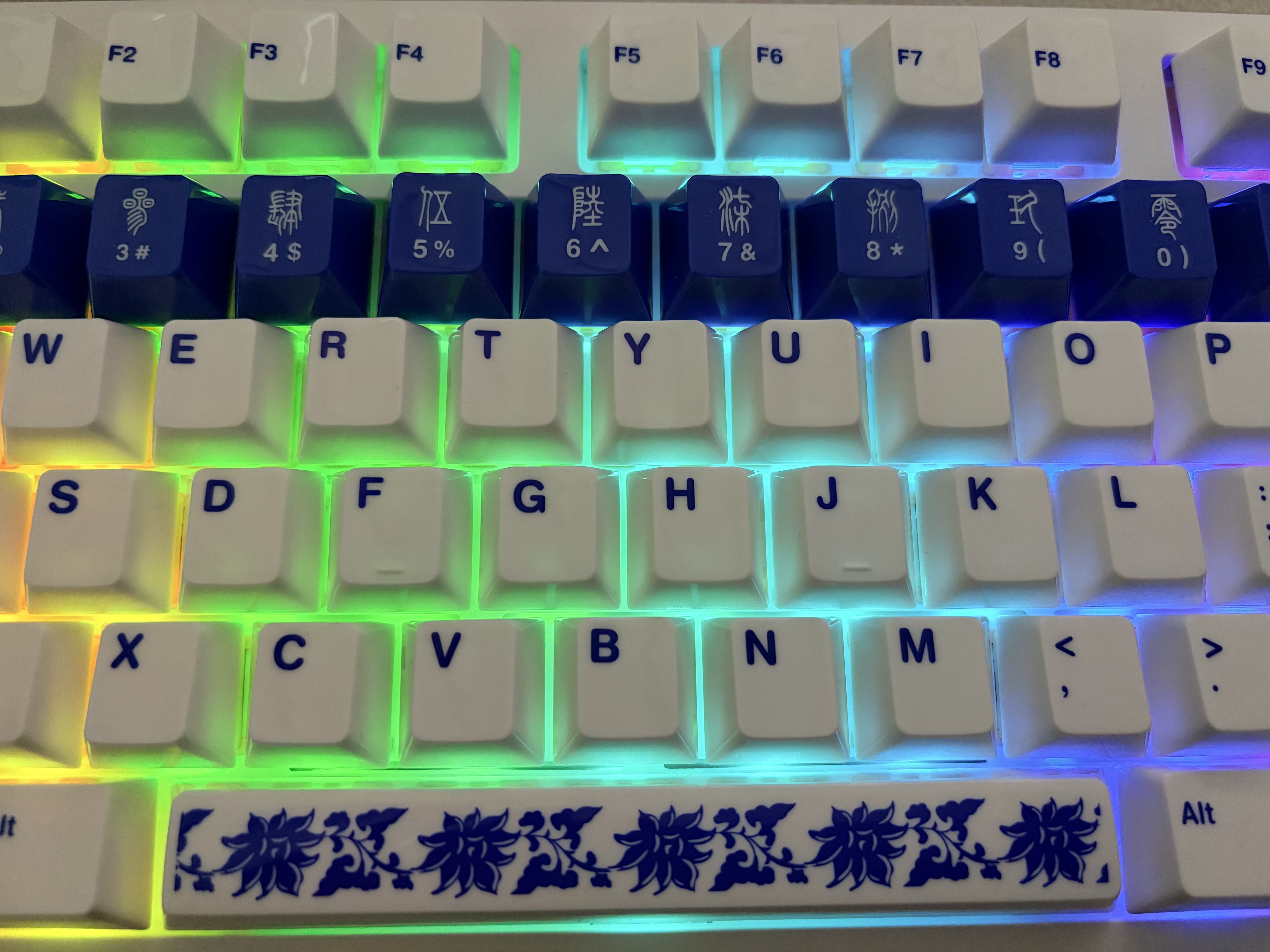 达尔优（dareu）EK87pro陶瓷机械键盘 87键有线/无线/蓝牙三模连接客制化游戏键盘 陶瓷釉下青-桃C拿铁轴 实拍图