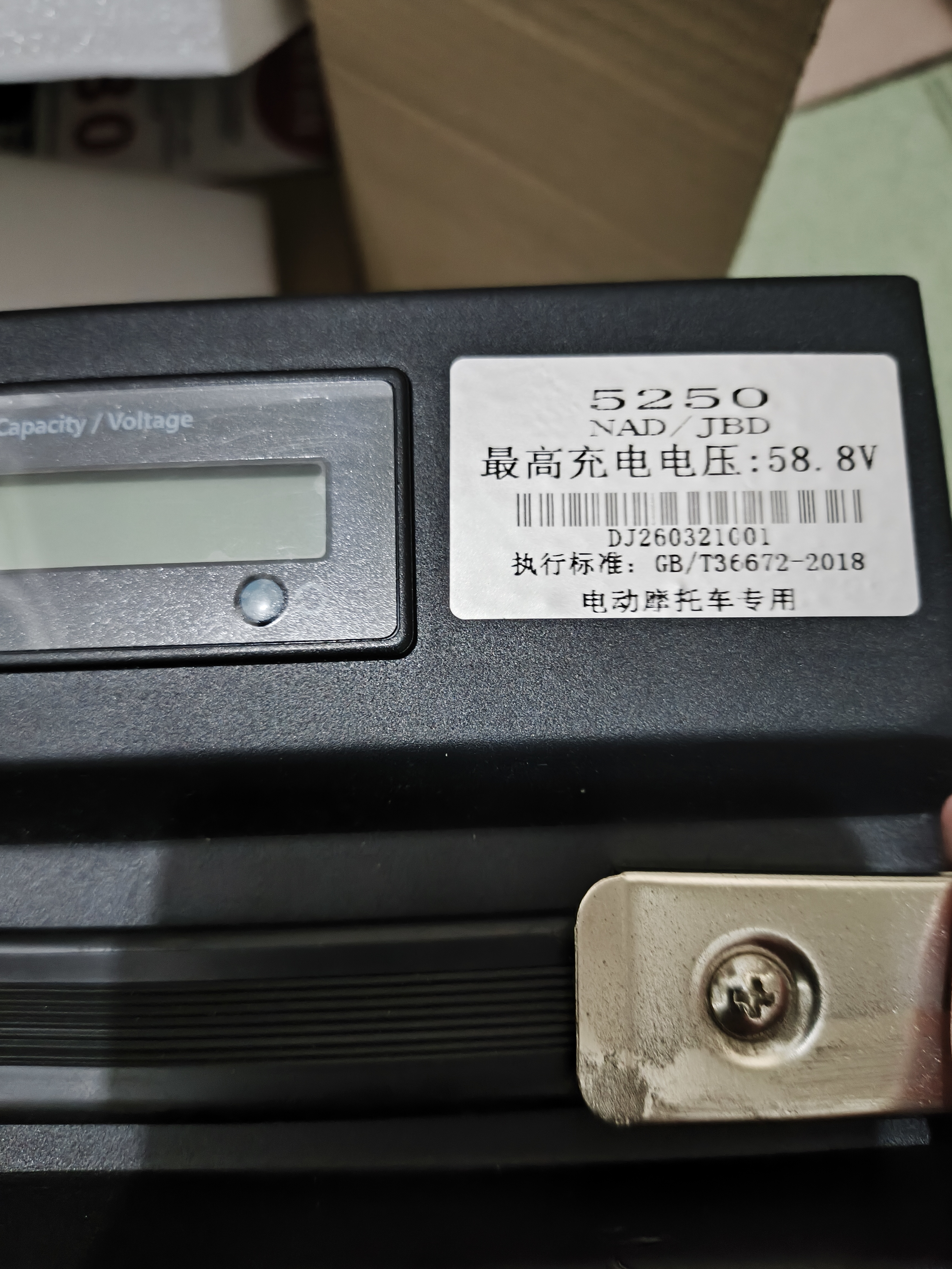 顶爵电动车锂电池外卖蓄电瓶三元锂磷酸铁锂快递三轮车电动摩托车专用 铝壳52V50Ah【约110KM】适48电摩 【足容量】+【汽车大单体电芯】 实拍图