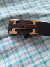 新款鳄鱼纹H男士腰带无牙自动扣皮带仿真皮时尚百搭潮流休闲年轻 金色鳄鱼纹H字-无牙带身 120cm 实拍图