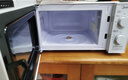 美的（Midea）快捷微波炉 家用小型 360°转盘加热 旋钮操控 易洁内胆（M1-L213B） 实拍图