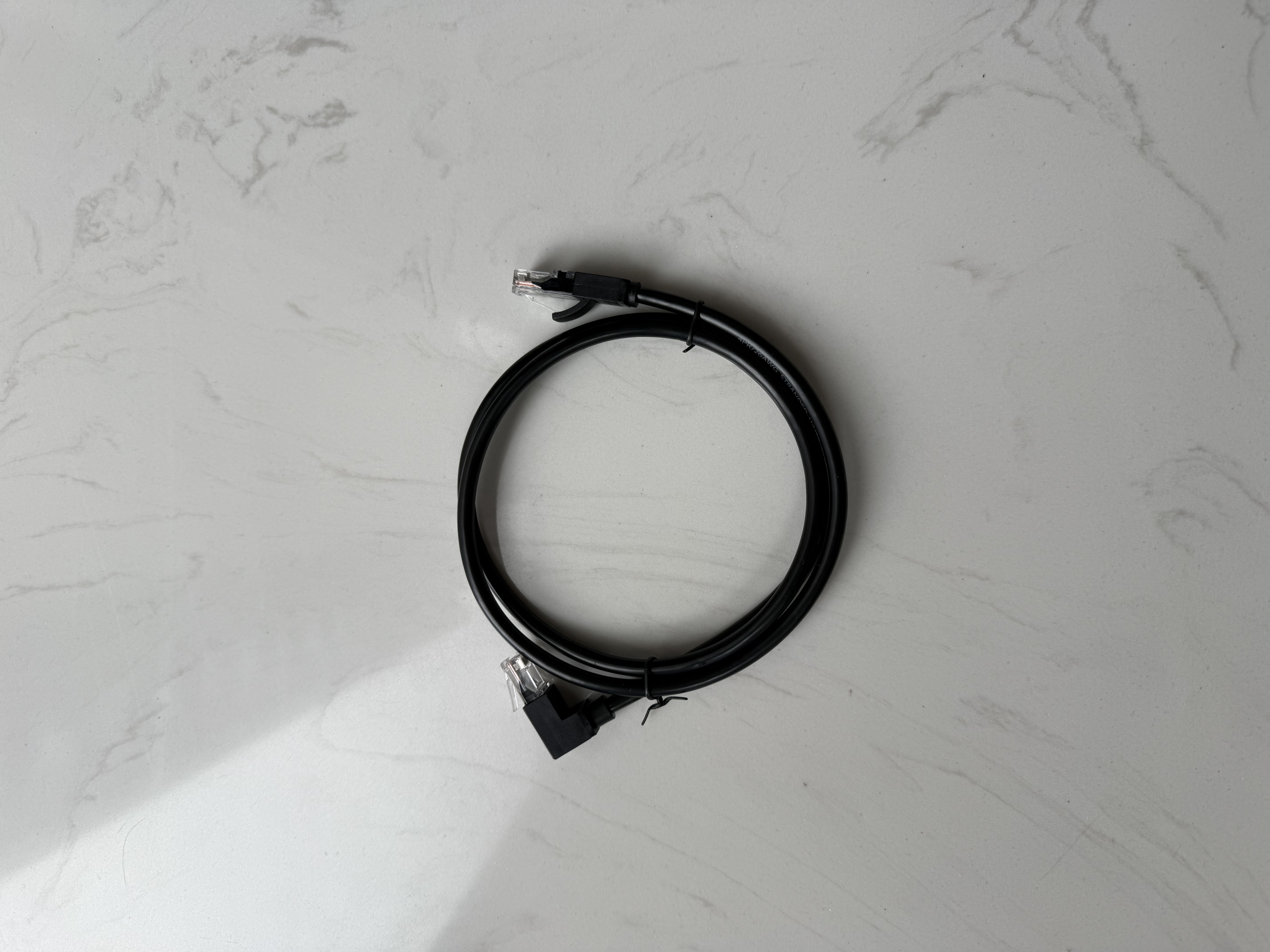 绿联超六类下弯头网线 CAT6A类万兆直角网络连接线 电脑宽带电视网络跳线转角90度1米95695 实拍图