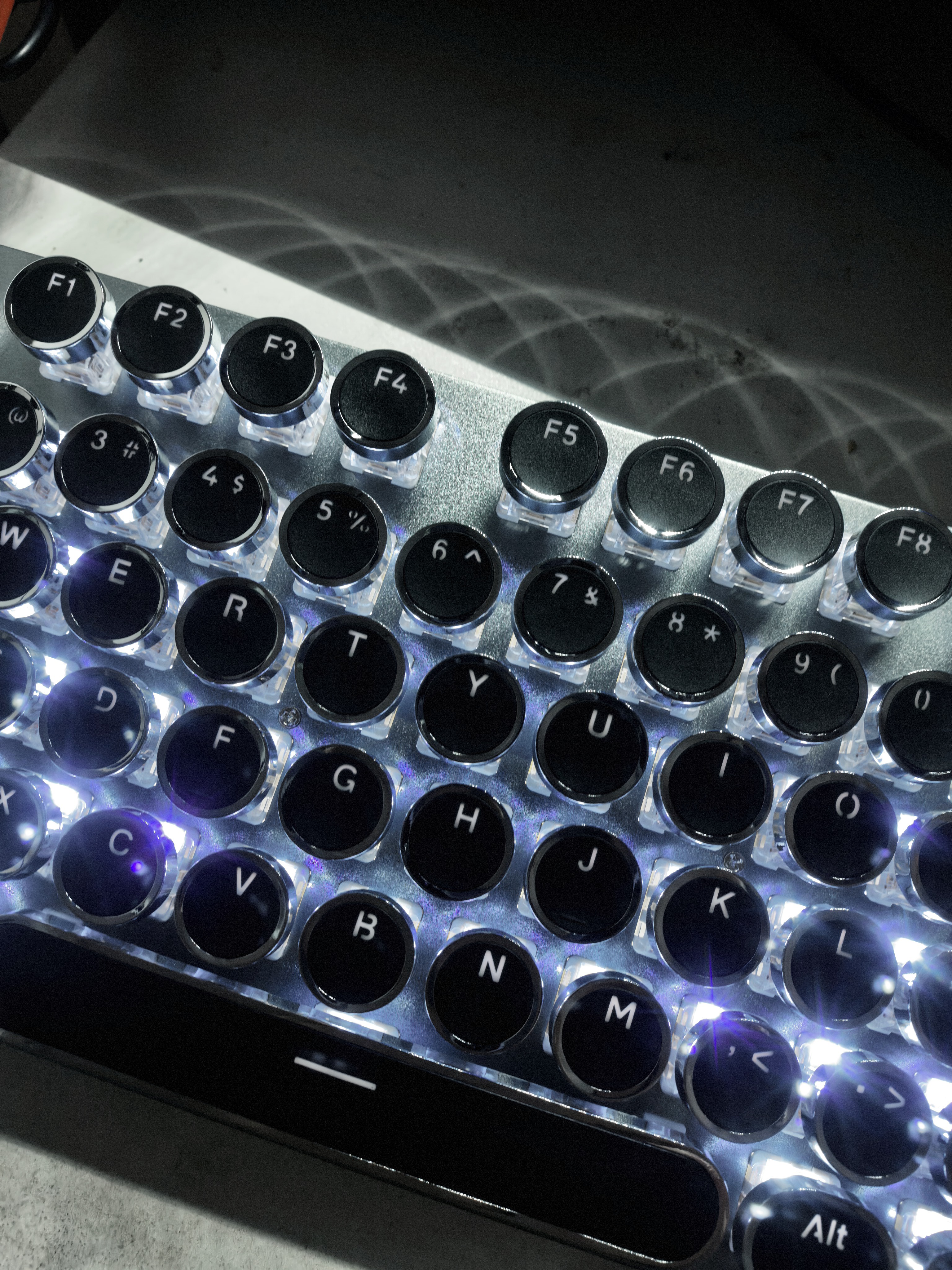 前行者（EWEADN）TK100朋克机械键盘鼠标套装电竞游戏有线台式电脑笔记本键鼠办公复古外设吃鸡104键 黑色白光黑轴 实拍图