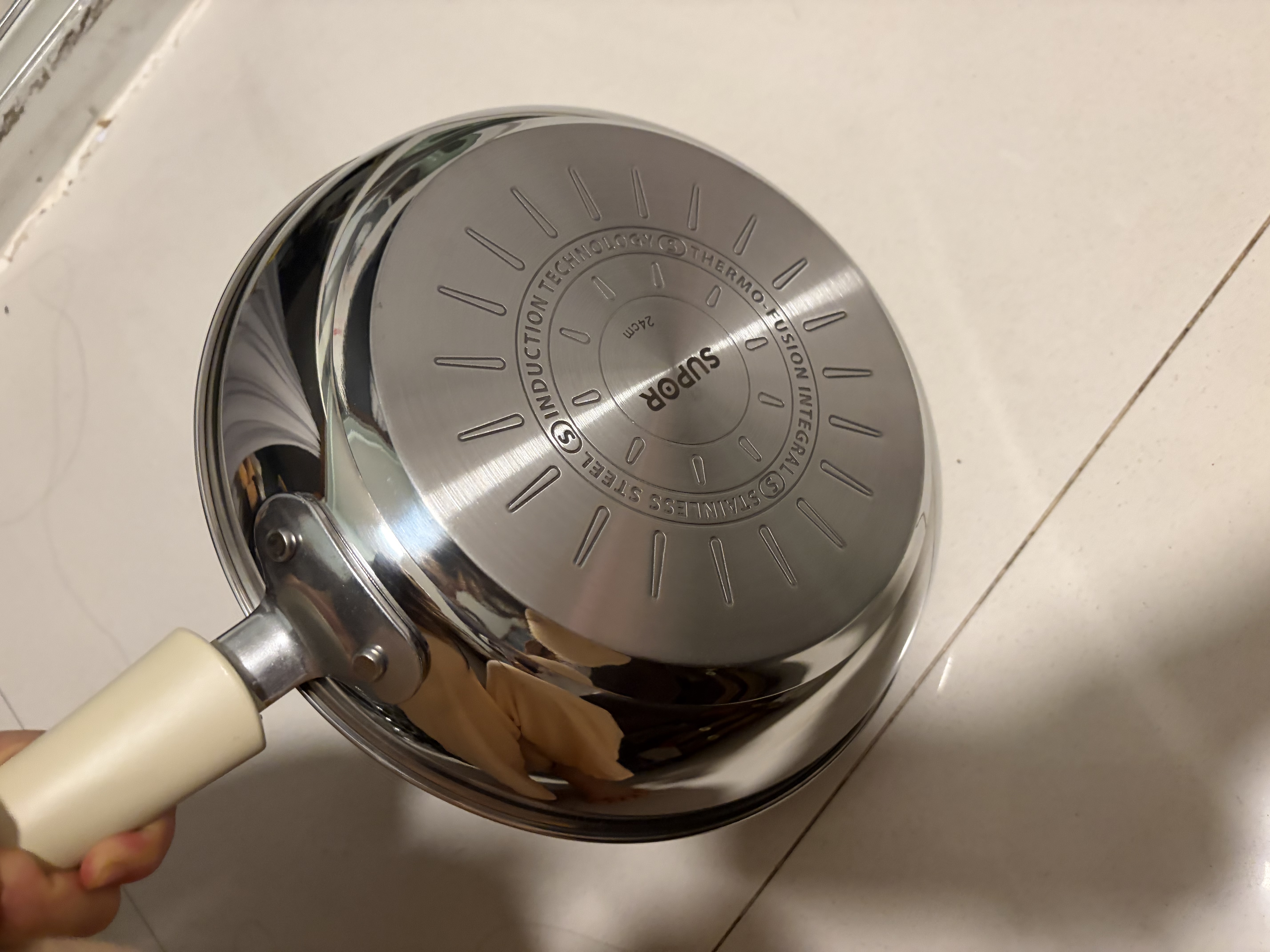 苏泊尔平底锅煎锅不粘锅牛排锅煎蛋轻烟少油聚油底防凸底不锈钢极光系列 适合1人-直径 24cm 实拍图
