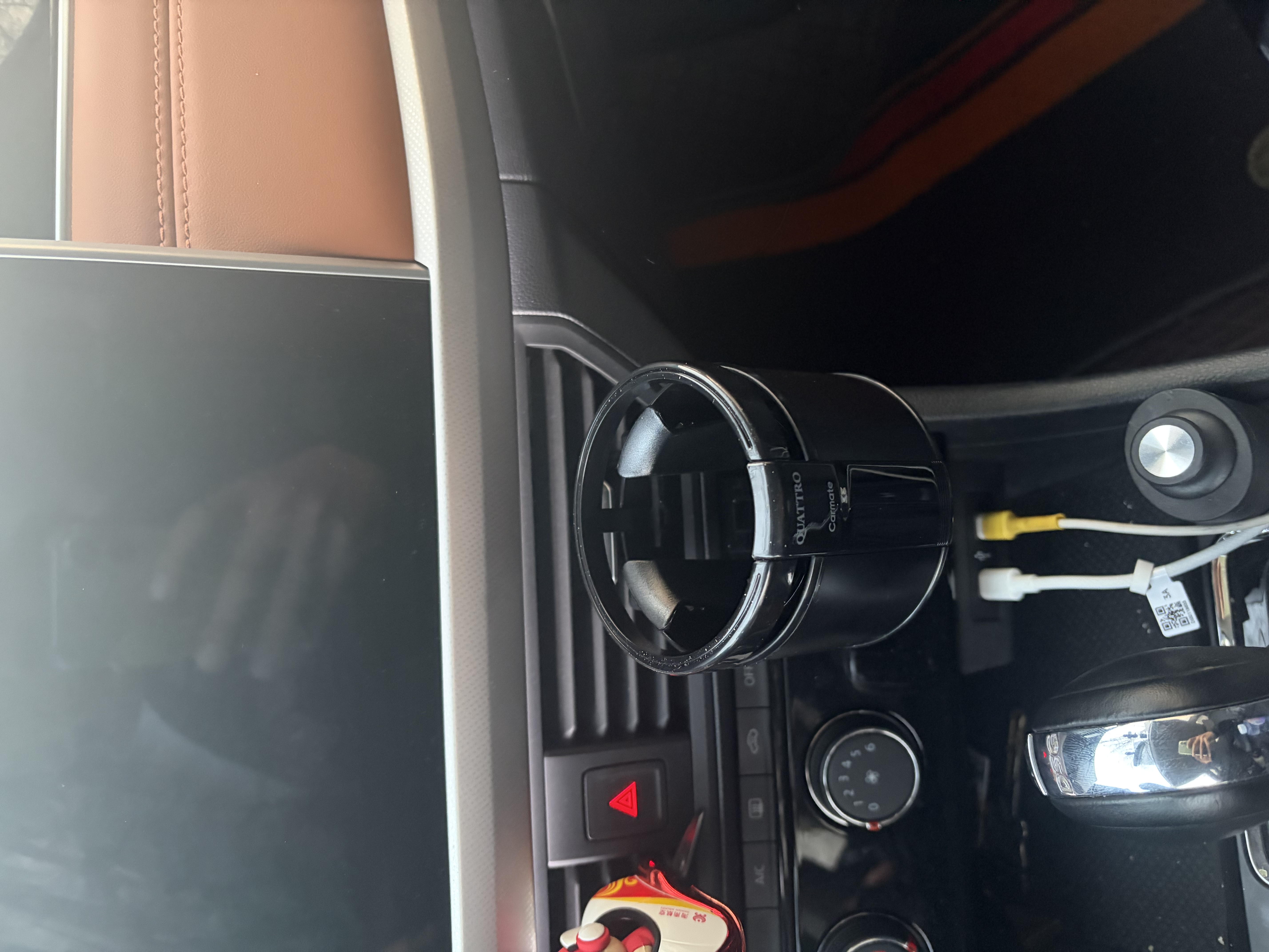 快美特（CARMATE）车载水杯架 汽车用出风口杯架座茶杯饮料架车用烟灰缸固定支架 黑色 CZ395C 实拍图