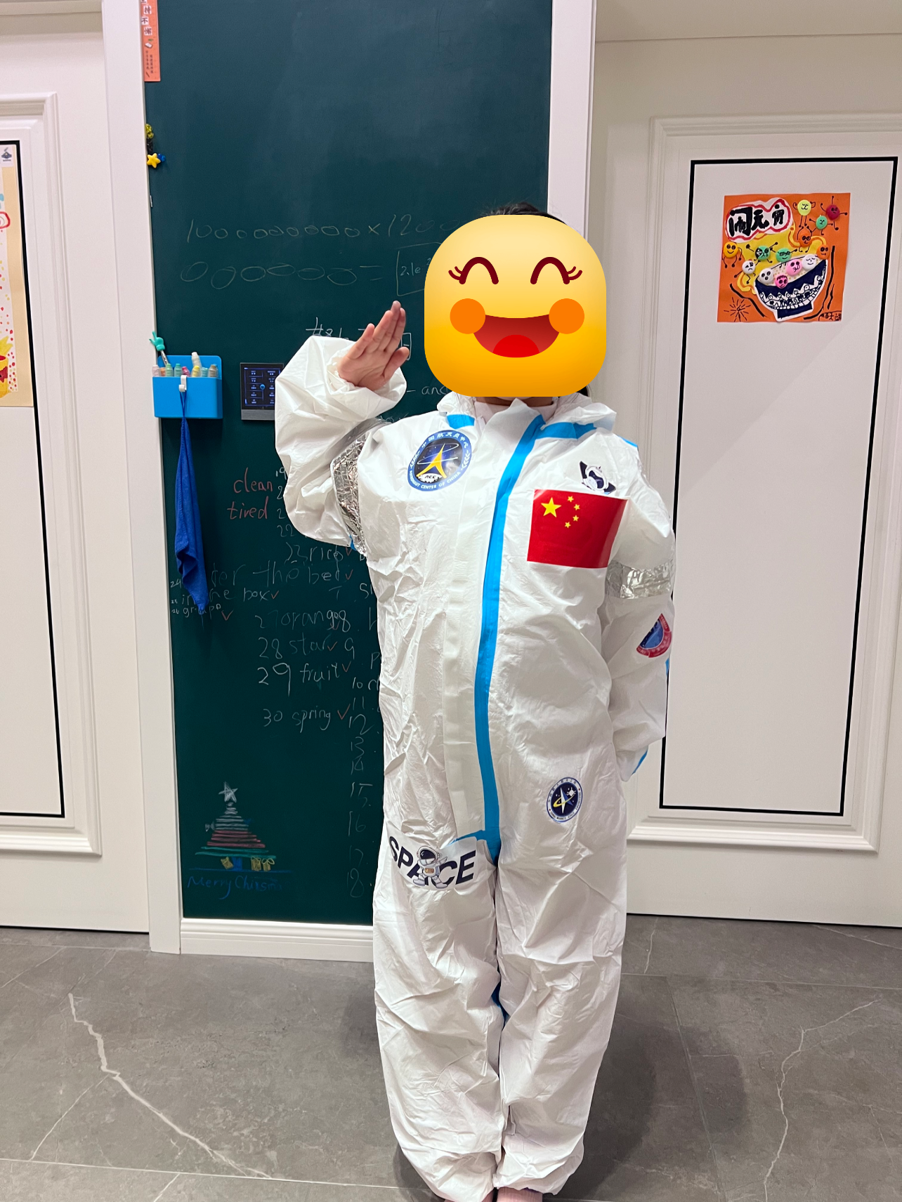 HANASS 医用一次性隔离衣儿童款 医用防护 隔离服 透气带帽无纺布连体式男女孩通用升级胶条型（130-150cm） 实拍图