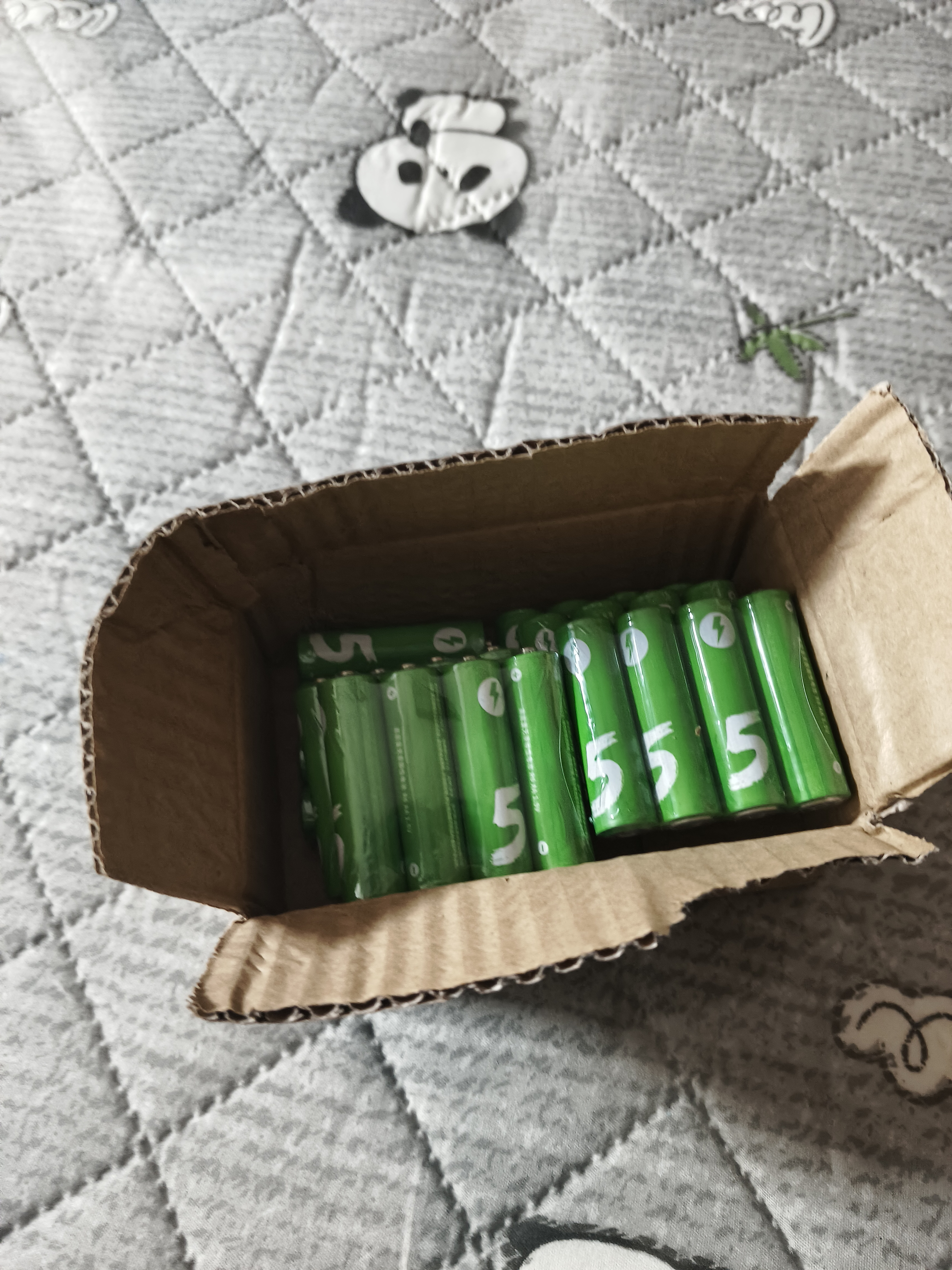 【小米同款色彩】高能彩虹碳性电池5号电池钟表玩具计算器电池7号电池空调遥控器鼠标/颜色随机 彩虹碳性5号-【24粒装】 实拍图