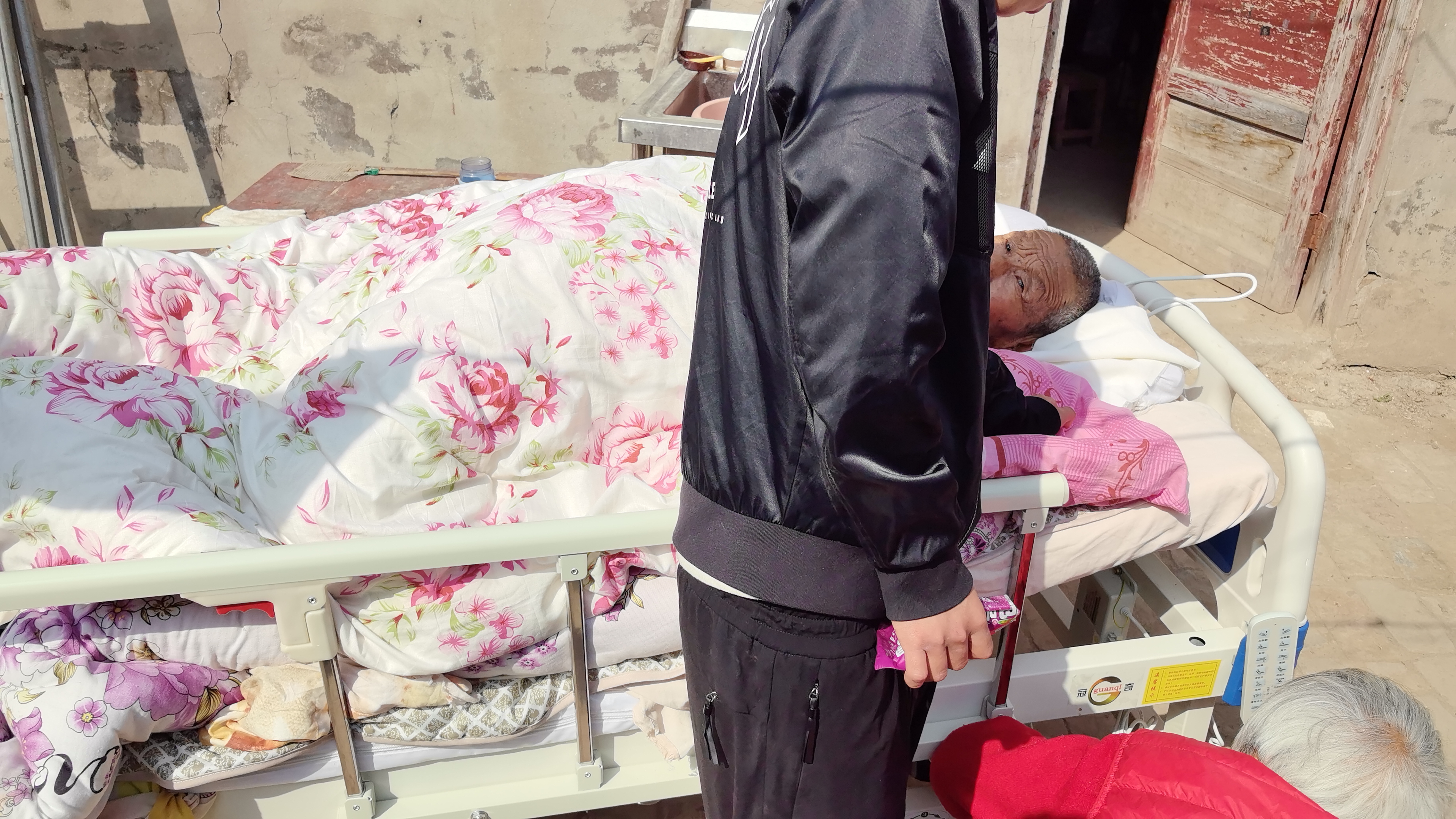 冠奇电动护理床老人家用多功能瘫痪病床全自动智能医用床大小便翻身床 GQ-A211手电两用【电动便孔】【防侧滑防下滑】 实拍图