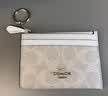 蔻驰（COACH）【品牌直供】女士经典标志便携多卡位卡包卡其白CW870 520礼物 实拍图