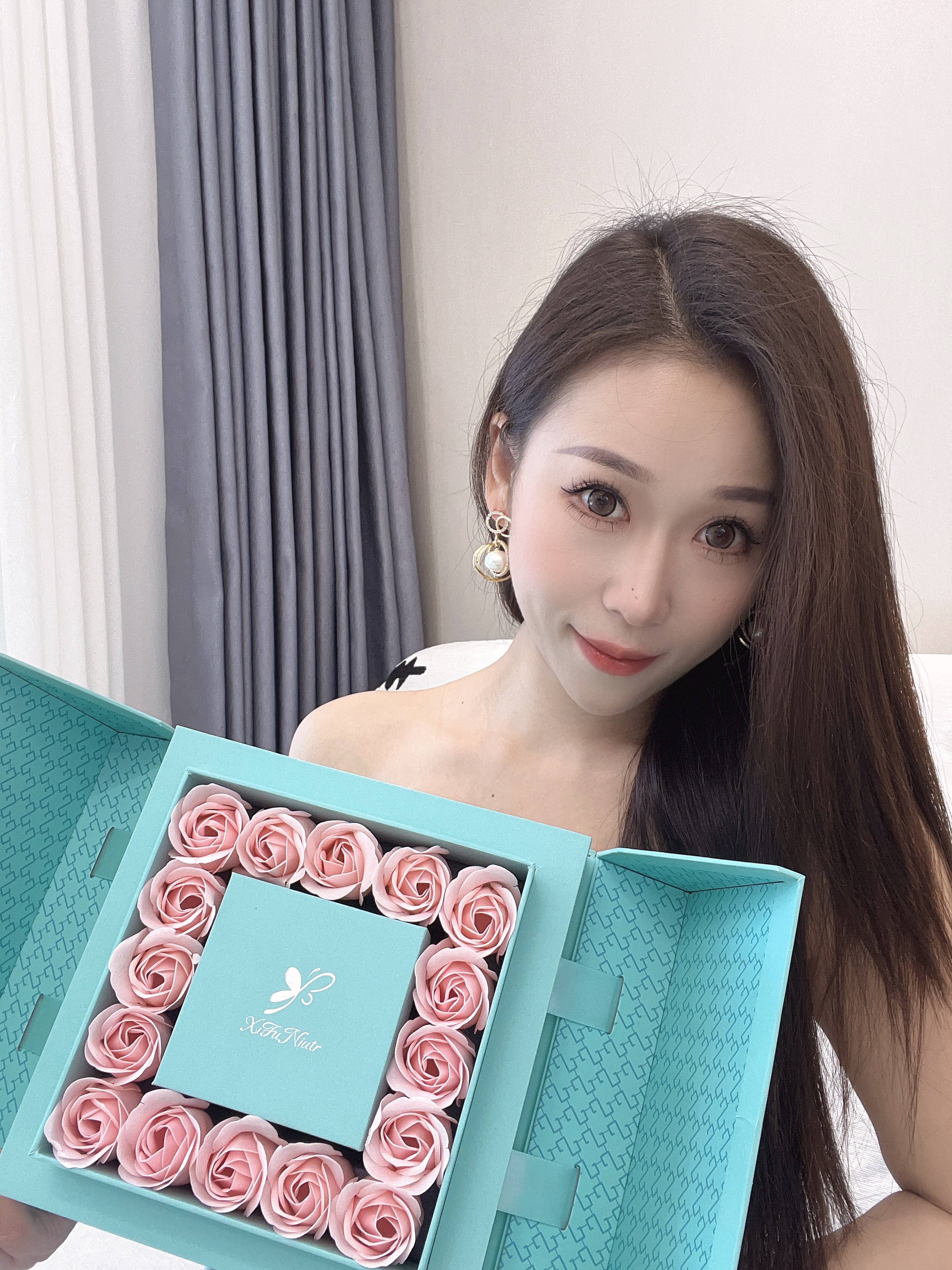 希芙尼 XIFU NIUTR品牌时尚大气珍珠耳钉女耳坠气质高级感新款耳饰送女友七夕礼物 独特大气珍珠耳钉女【限定礼盒】 实拍图