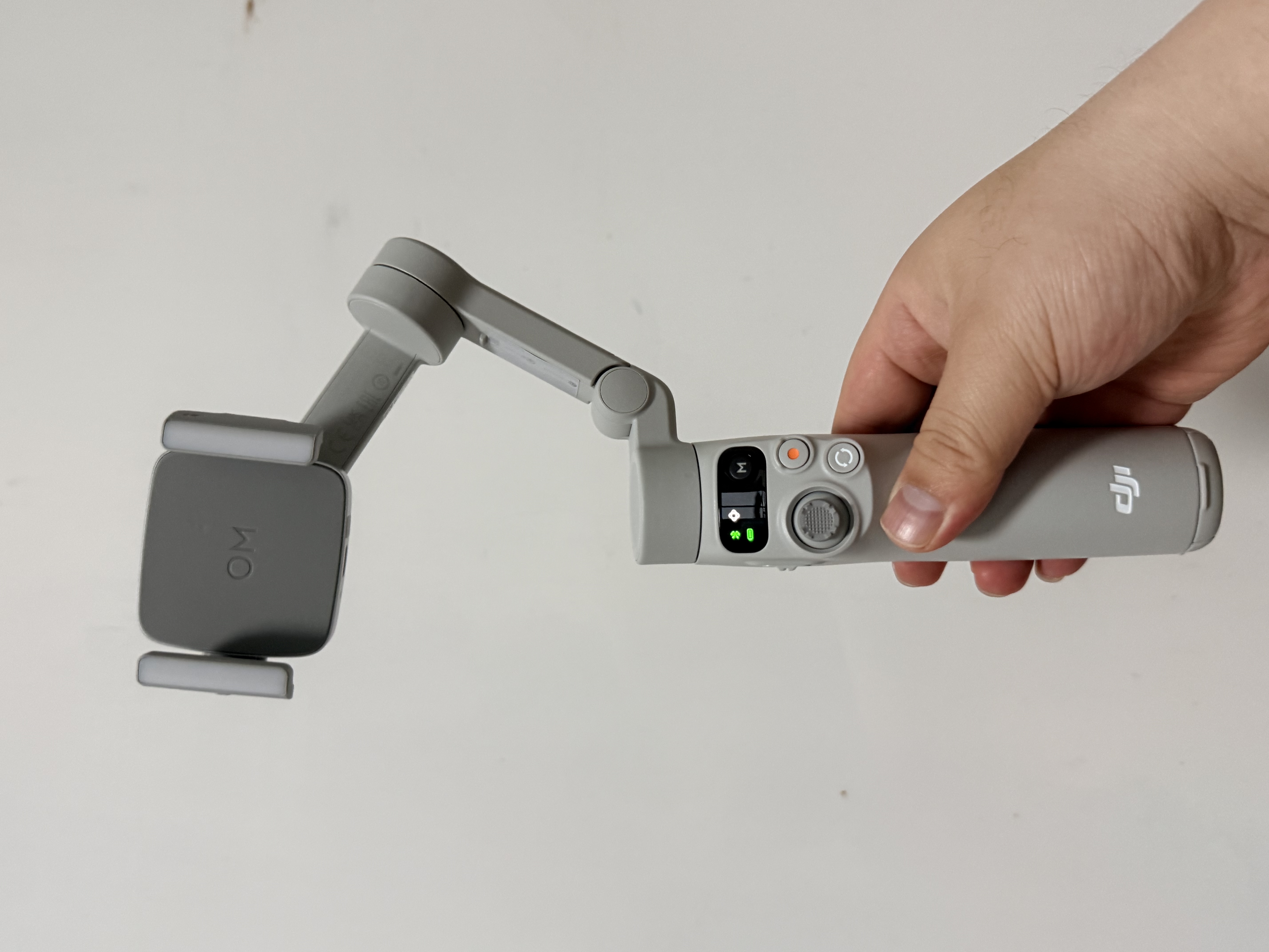 大疆DJI Osmo Mobile 7 补光套装 轻快跟拍手机稳定器 智能追踪直播vlog拍摄手持云台 实拍图