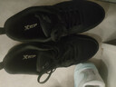 特步男鞋跑步鞋新款夏季厚底旅游透气轻便皮网面休闲运动鞋慢跑鞋子男 黑色 42 实拍图