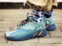 阿迪达斯 男女鞋Yeezy700复古限量休闲鞋GZ2002 UK8.5码42.5码 实拍图