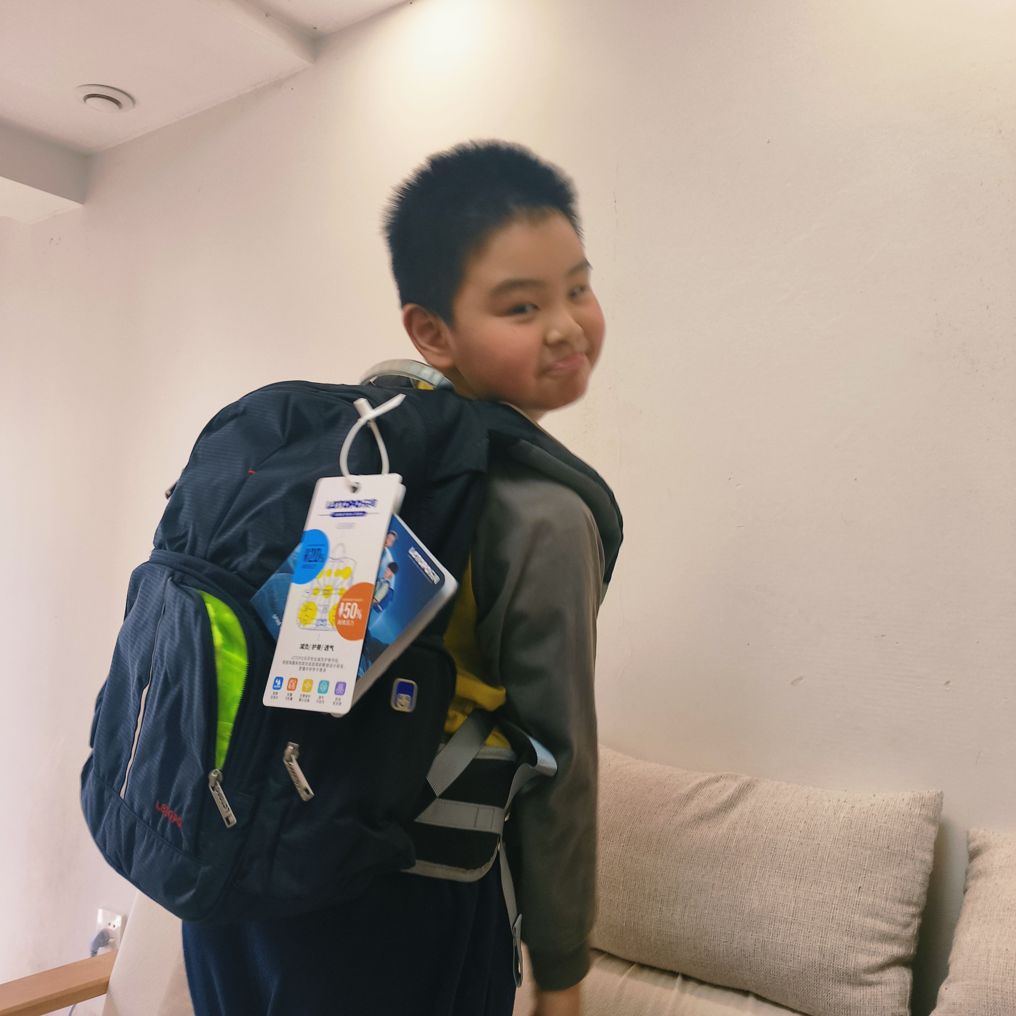 letopo乐同书包 6年级初中高中大学生成人书包护脊书包减压牛顿大童青黑 实拍图