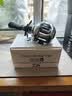 达亿瓦（DAIWA）子龙zillion sv tw2021款国际版日版远投竞技防炸线路亚水滴轮子 21款子龙SV TW 7.1速比日版 左手型 实拍图