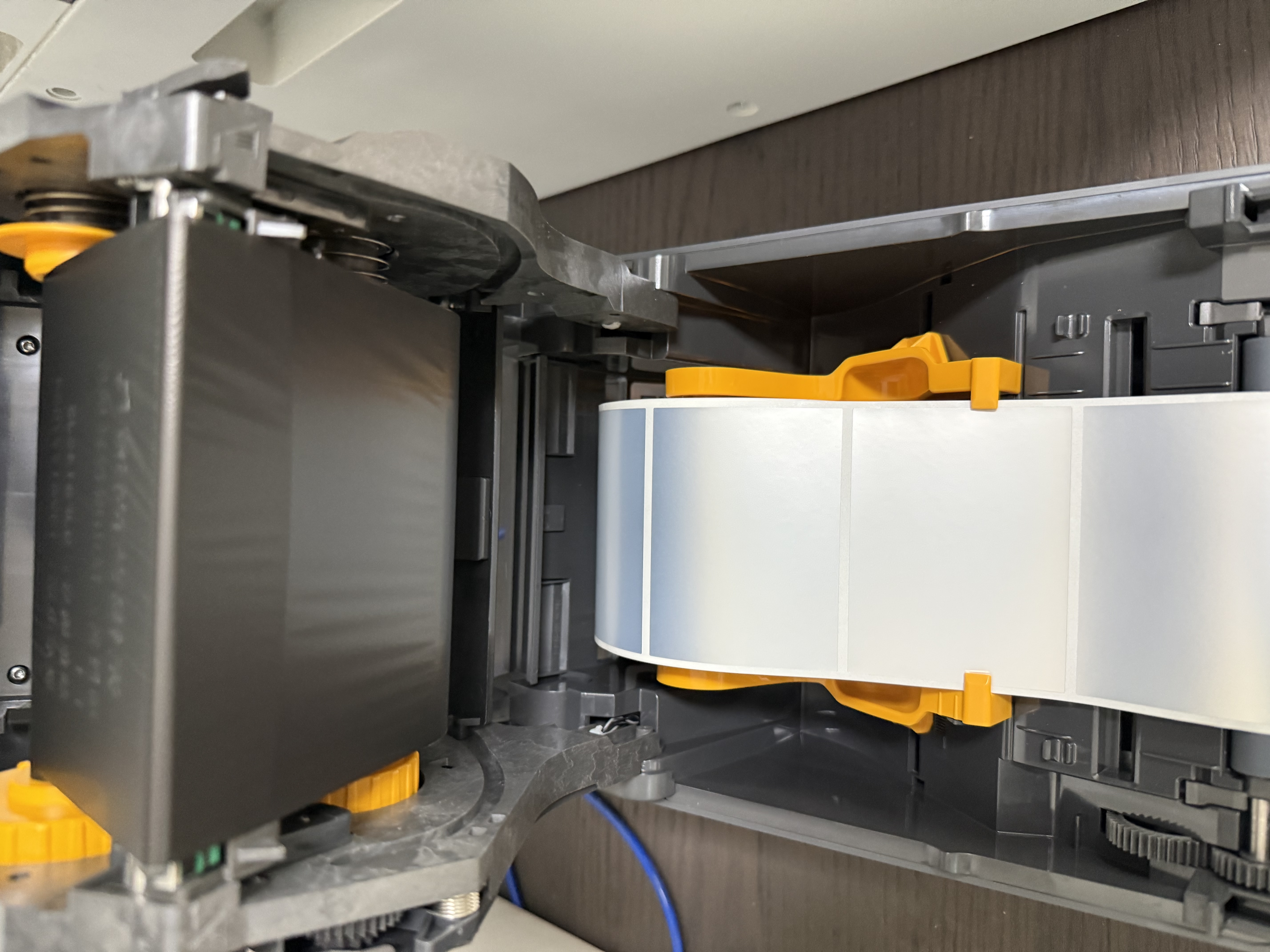 斑马（ZEBRA）70*50mm原装标签条码打印机热敏纸zd888T/CR gk888t ZD420通用耗材 800张/卷 02D7050800 实拍图