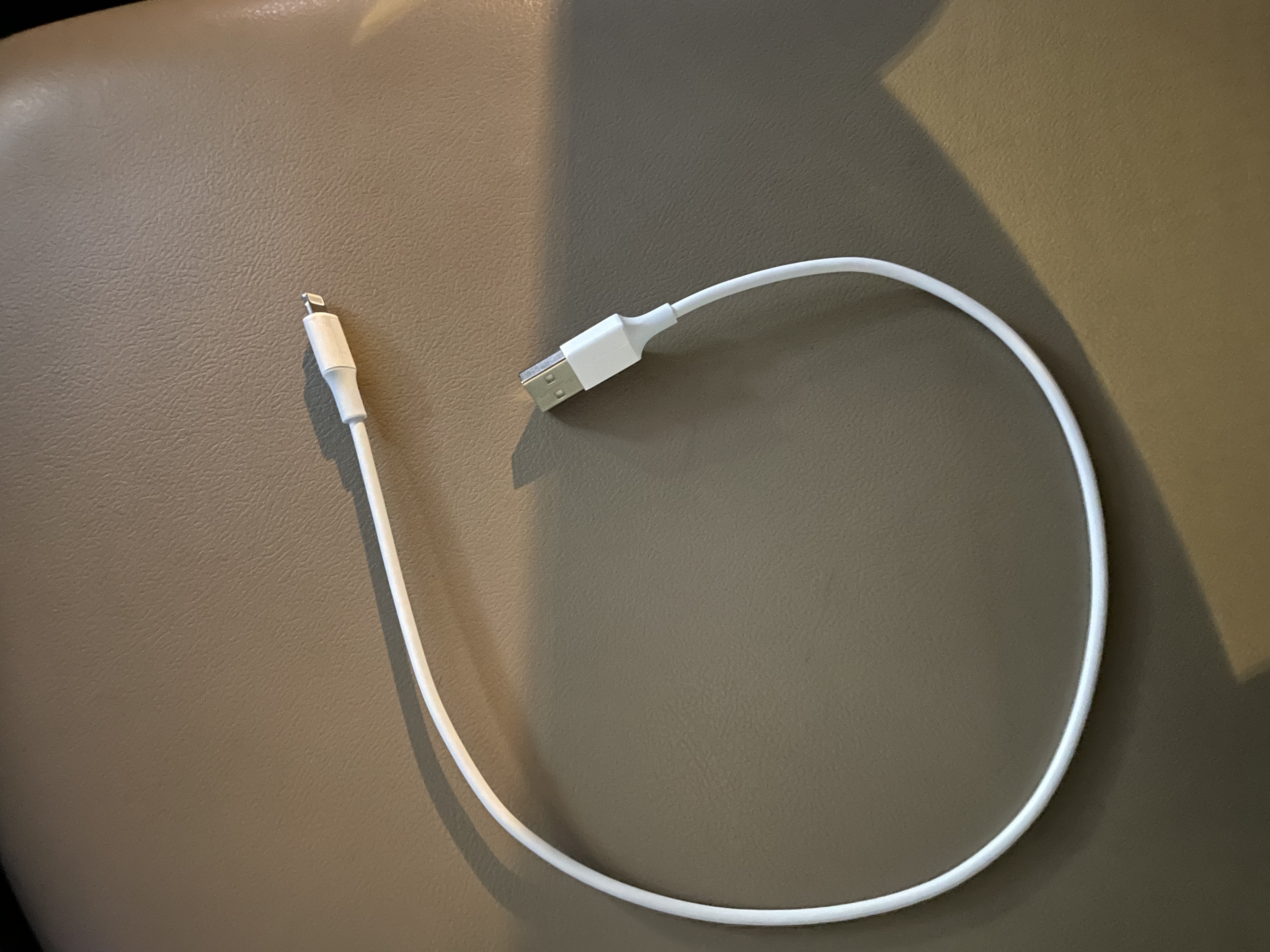 绿联【MFi认证不弹窗】苹果充电线快充数据线USB to Lightning适用iPhone14plus/13/12/11手机 USB充电线-【云朵白】-0.5米 苹果MFi认证USB-A转Light 实拍图
