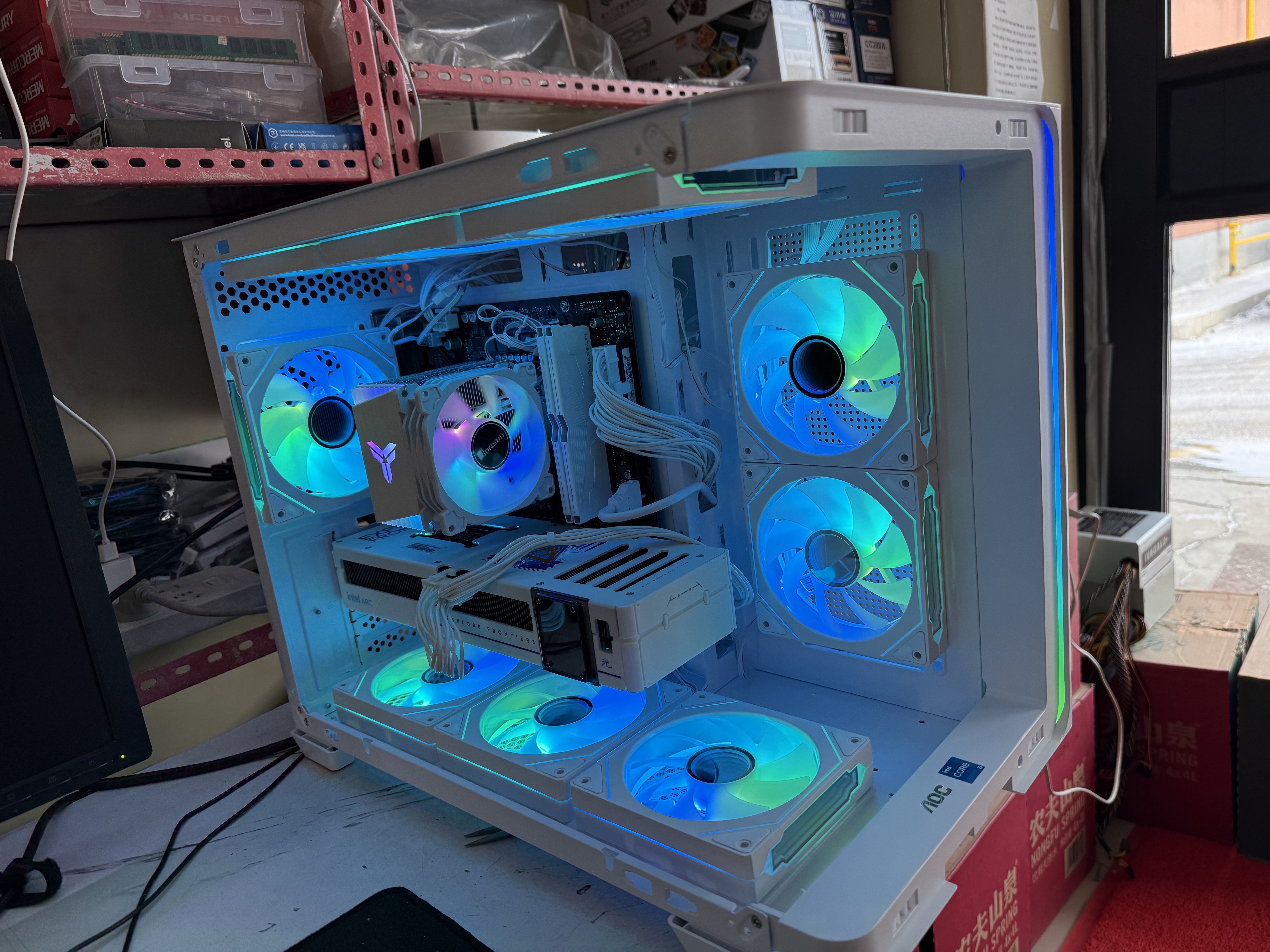 AOC星海CG389白色 游戏电脑主机海景房机箱 三面玻璃/无立柱/支持MATX/5风扇位/3D立体全景/左右分仓 实拍图