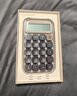 得力（deli）机械按键计算器 桌面/手持时尚圆点按键计算器 办公用品 NS043白色 实拍图