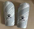 KELME/卡尔美成人足球护腿板 专业比赛训练护腿插板儿童护具K15S948 灰色（新款-5001） S（适合身高135-160cm） 实拍图