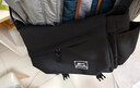 回力（Warrior）斜挎包男士挎包男女潮牌大容量单肩包学生情侣休闲运动小背包邮差 黑色【带太空人挂件】 实拍图