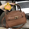 CHARLES&KEITH鳄鱼纹凯莉包手提斜挎婚包包女包生日礼物CK2-50270880-1 Chocolate Croco巧克力鳄鱼纹色（新色） S 实拍图
