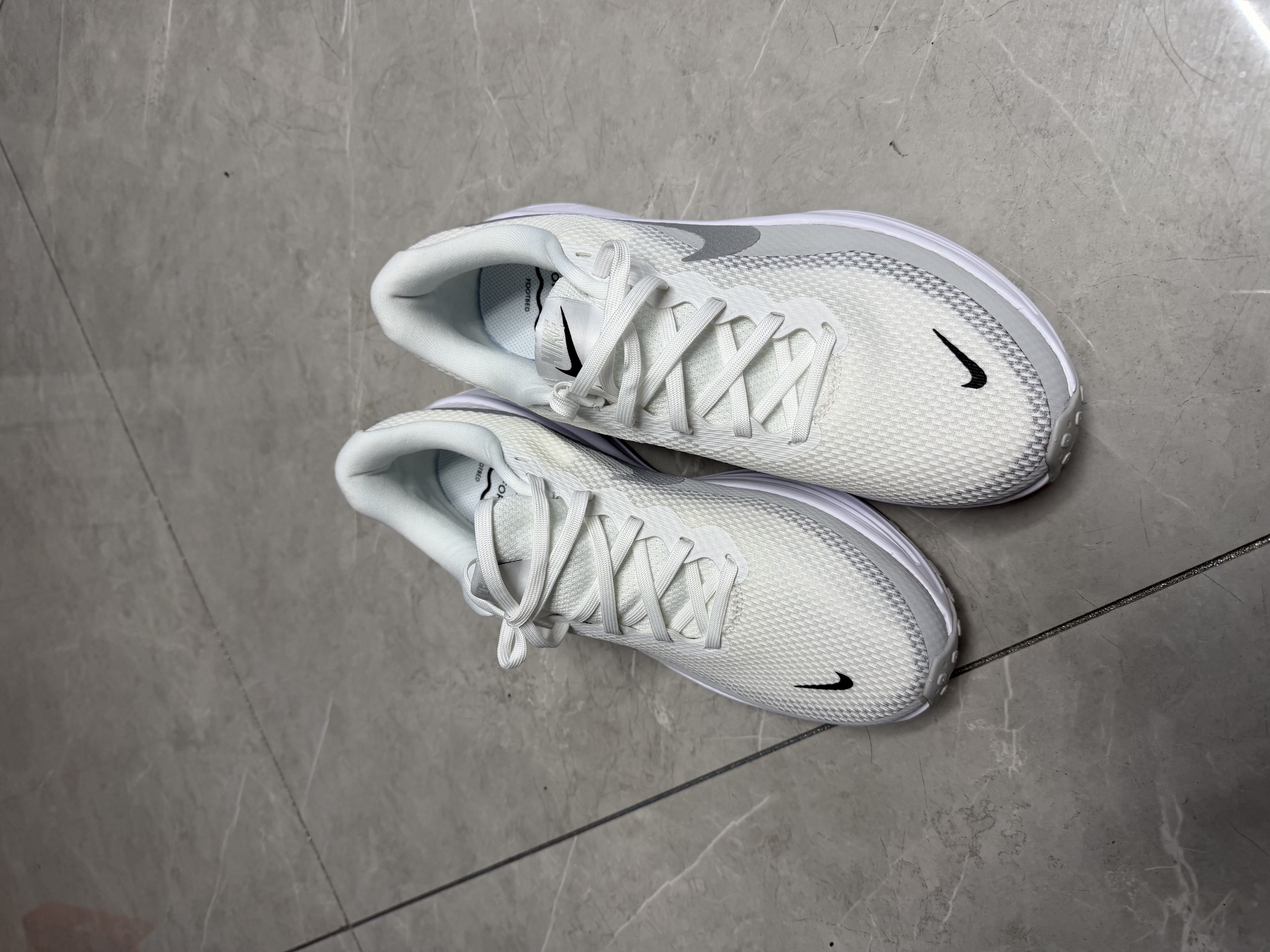 耐克（NIKE）男鞋跑步鞋  26秋季新款革命者8运动鞋耐磨透气网面鞋休闲登山鞋 【主推】122-幻影灰白/晒图退10 七夕礼物 43 （内长275mm） 实拍图