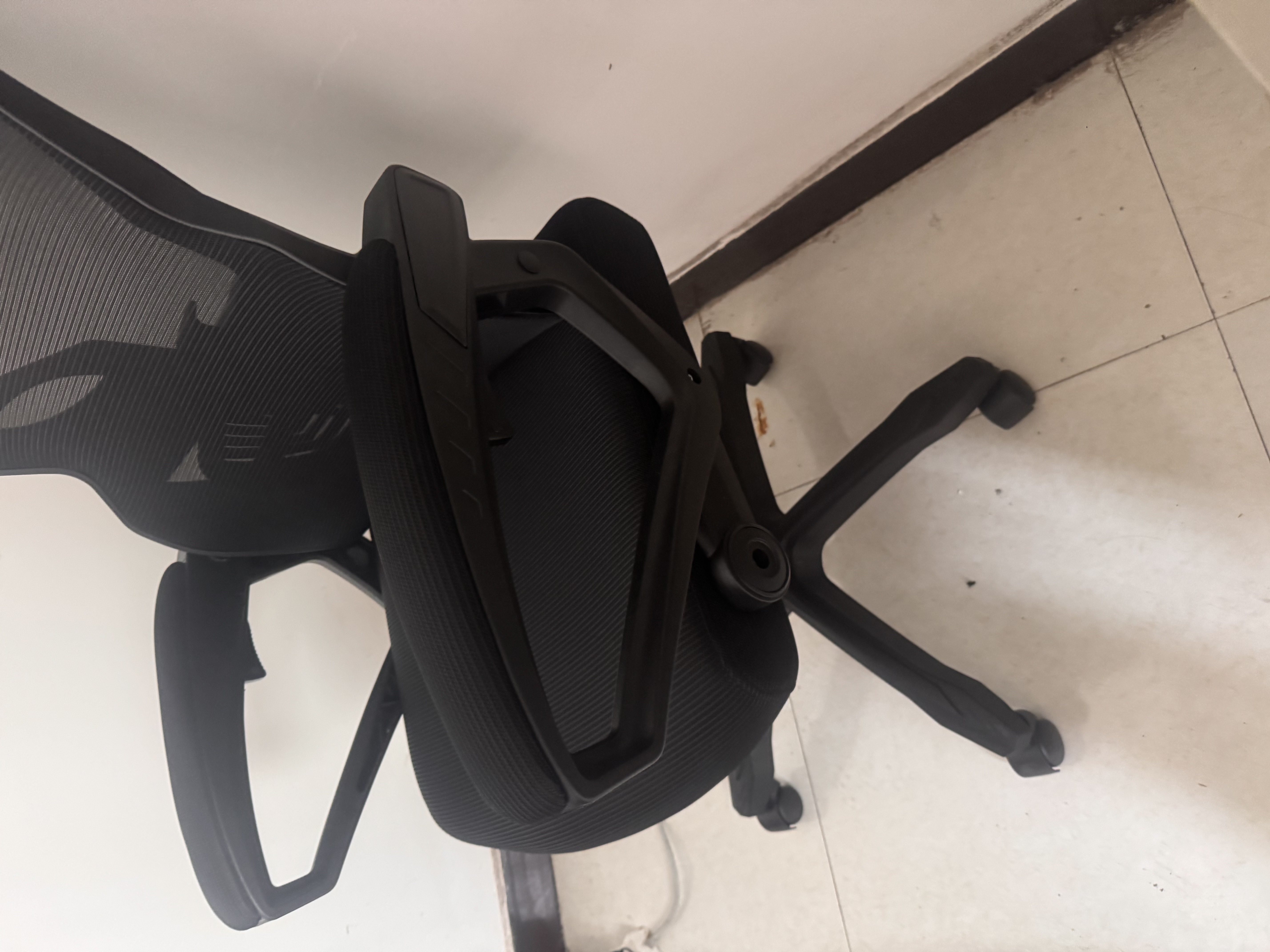 朗域轩品人体工学电竞椅人工力学座椅久坐护腰宿舍游戏电脑椅子可躺写字椅 【升级四向腰托】骁骑黑丨定型海绵-1级气杆 120-155度(含) 联动扶手 四向腰托 实拍图