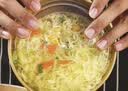 百丽德一次性泡面碗带筷子学生宿舍免洗餐具食品级耐高温大号餐盒带盖子 【单人/小袋面饼用 】1000ML 30套【碗+ops盖+筷子】加送20套：到手50套 实拍图