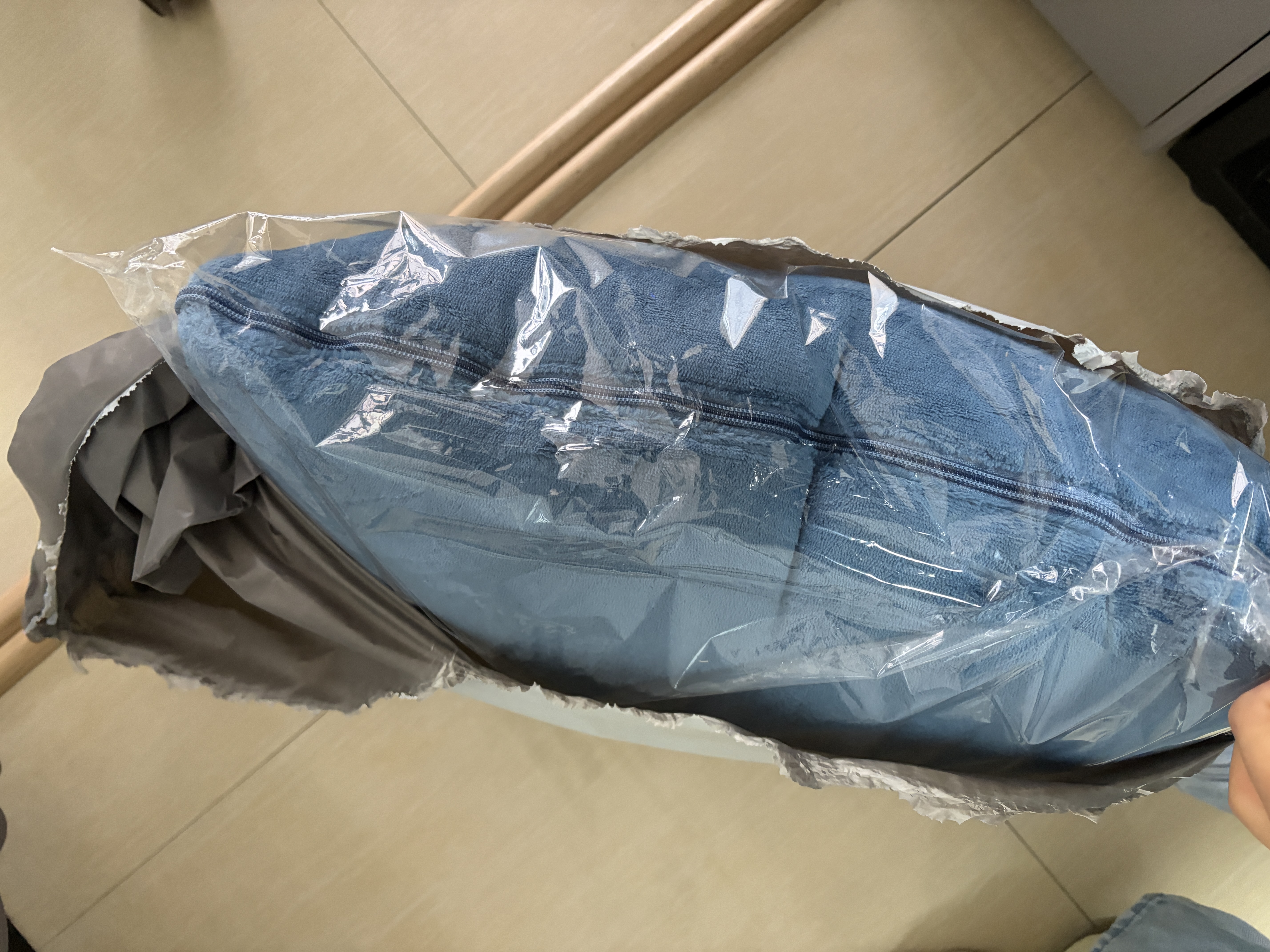 加厚抱枕被二合一午睡毯汽车抱枕被子两用车载抱枕被子 羽叶-宝石蓝-加绒加厚 50cm*50cm 展开190*145重约4斤 实拍图
