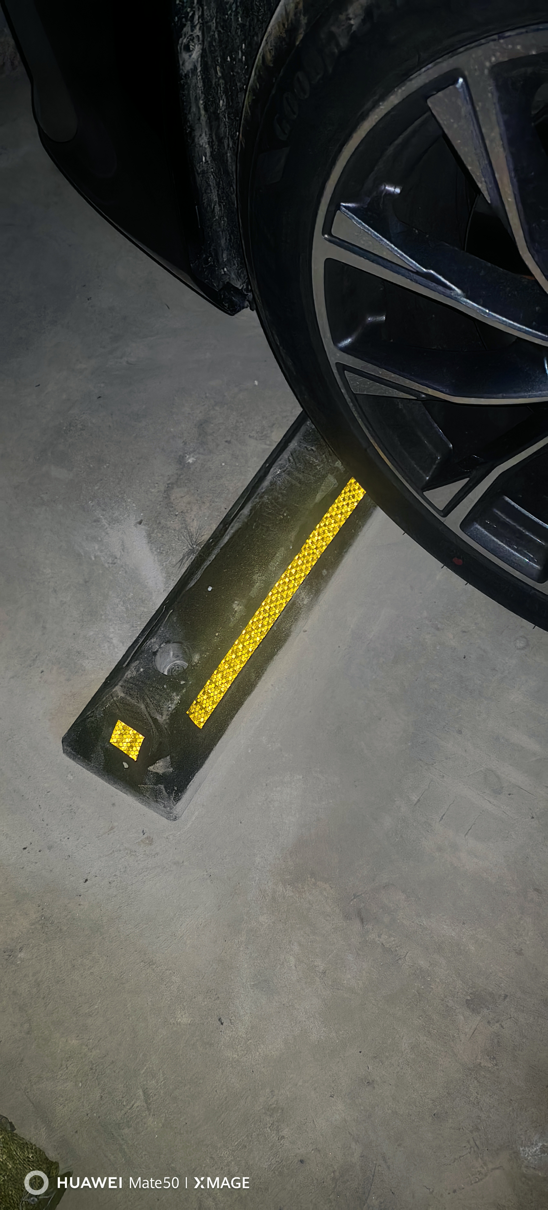 卓瑞达停车阻挡器 车位阻挡器 车位限位器倒车止步器停车挡车器 横杠款 54*15*9cm 实拍图