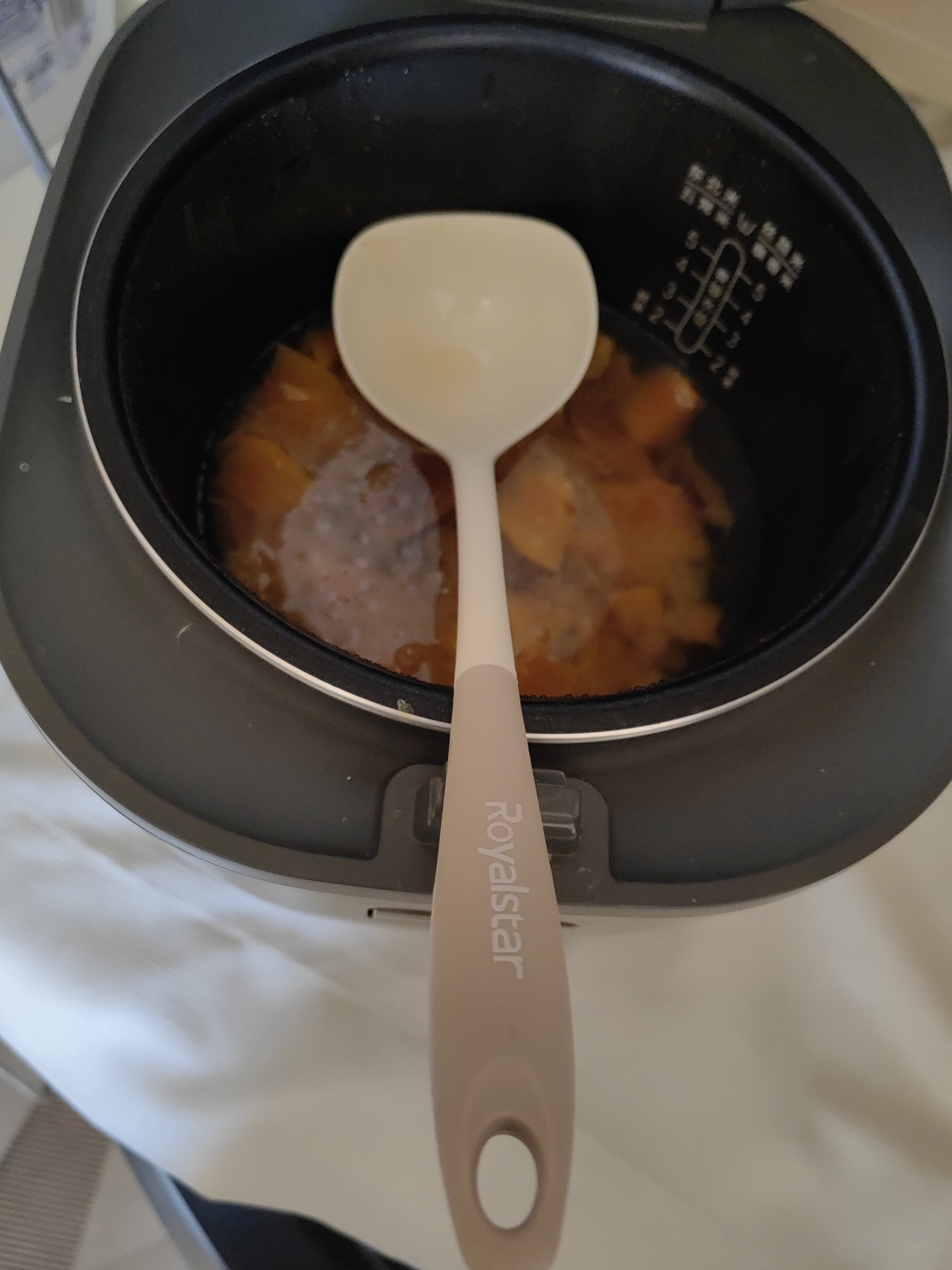 荣事达（Royalstar）汤勺硅胶勺家用厨具食品级耐高温勺子平底锅汤锅火锅盛汤勺子 实拍图