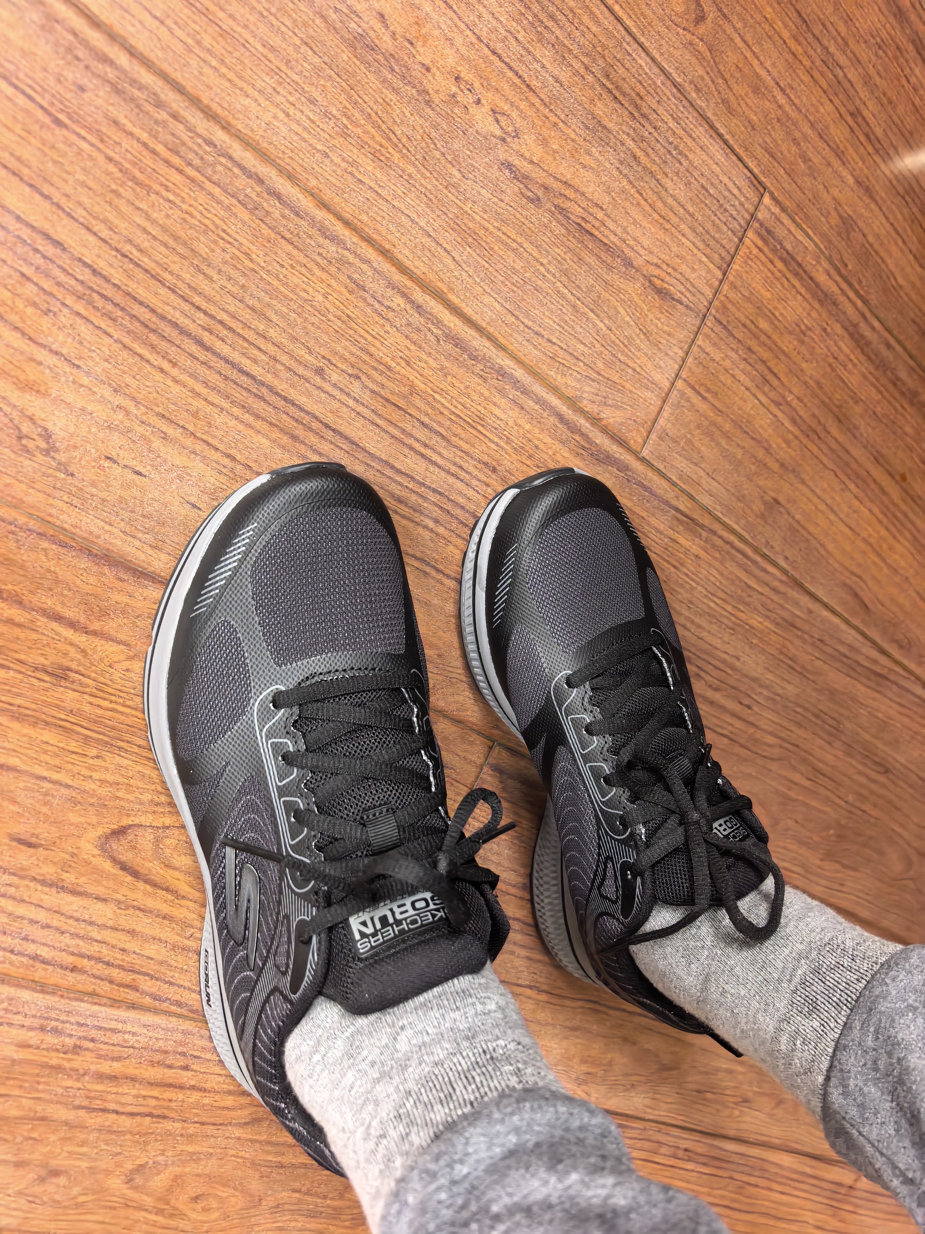 斯凯奇（Skechers）男鞋跑鞋透气网面跑步鞋舒适缓震回弹休闲运动鞋 BKGY黑灰 41 实拍图