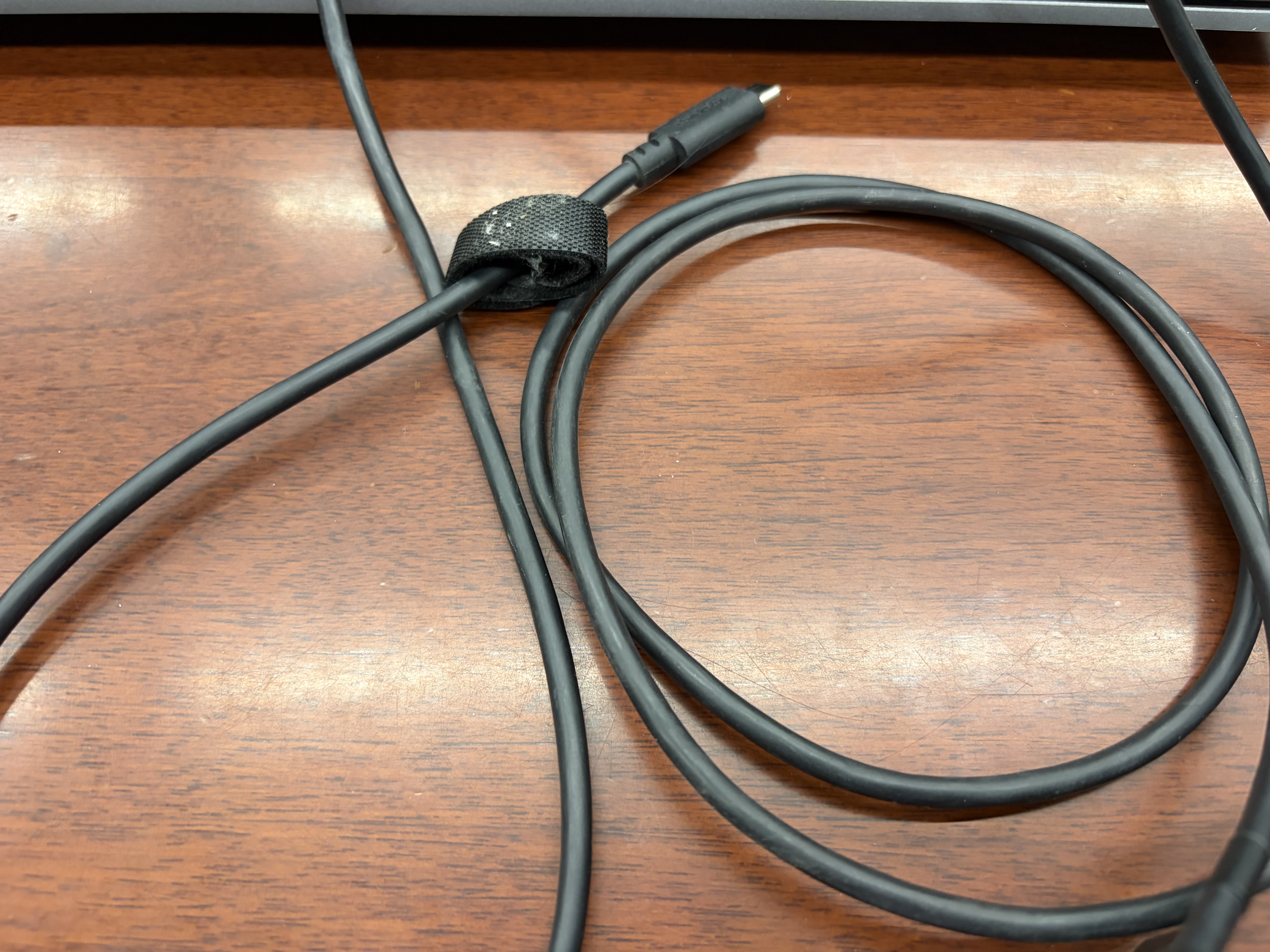 联想thinkplus 口红电源转接线 type-c电源线充电数据线 100W C转C快充线-1.8米（黑色） 实拍图
