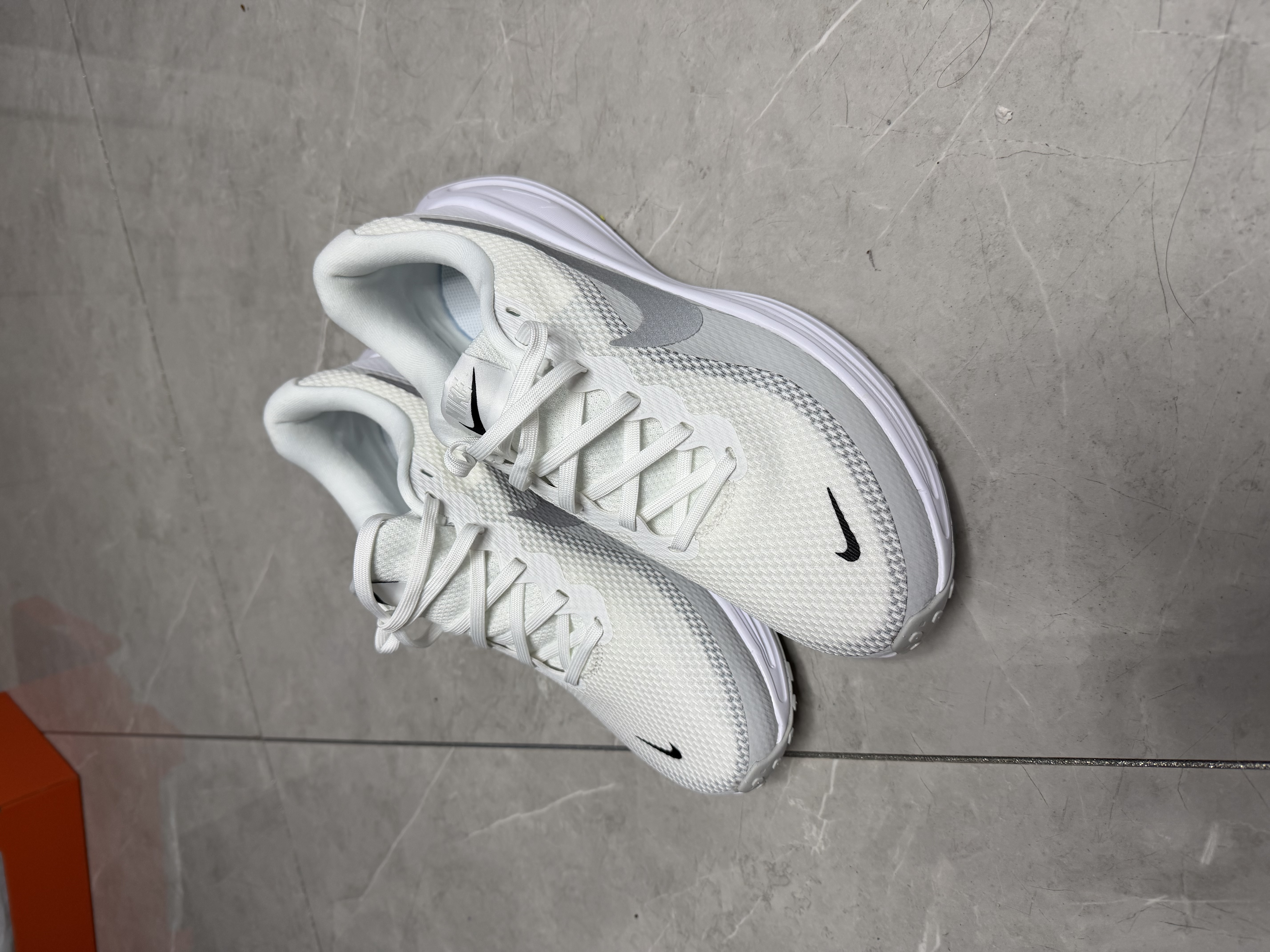 耐克（NIKE）男鞋跑步鞋  26秋季新款革命者8运动鞋耐磨透气网面鞋休闲登山鞋 【主推】122-幻影灰白/晒图退10 七夕礼物 43 （内长275mm） 实拍图