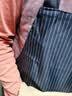 光多拉防水围裙厨房防油污家用做饭无袖工作服复合面料拼接大口袋围裙蓝 实拍图