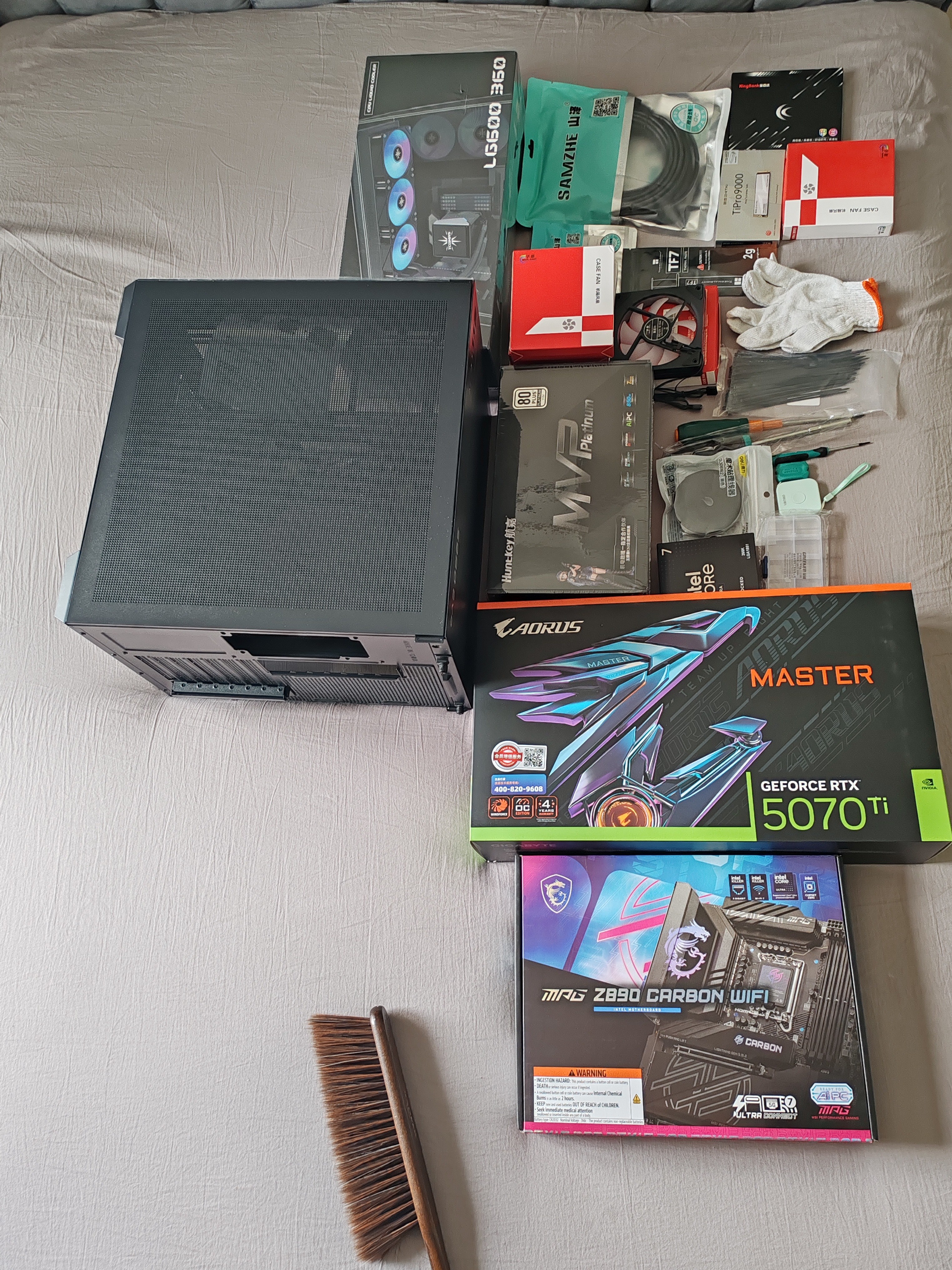 航嘉（Huntkey） MVP P850黑色白金牌850W电源（ATX3.1/80PLUS白金全模/原生PCIe5.1/风扇启停/延时冷却） 实拍图