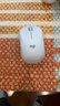罗技（Logitech）M221 轻音鼠标 无线鼠标 办公鼠标 对称鼠标 带无线微型接收器 米白色 实拍图