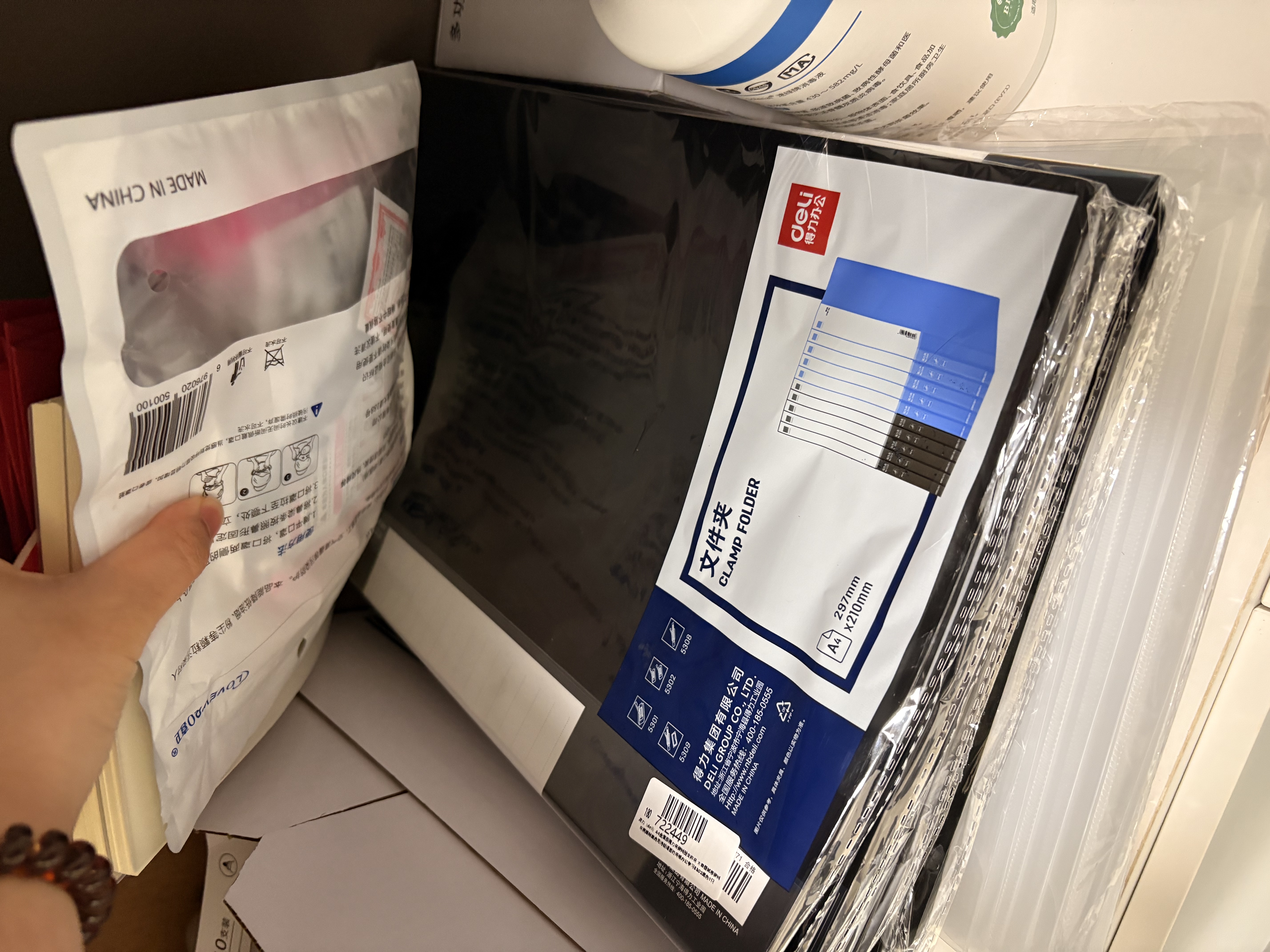 得力（deli）得力A4金属双强力夹资料册文件夹 办公用品大容量试卷资料夹诗朗诵签约夹板办公学习用品5302黑5只 实拍图