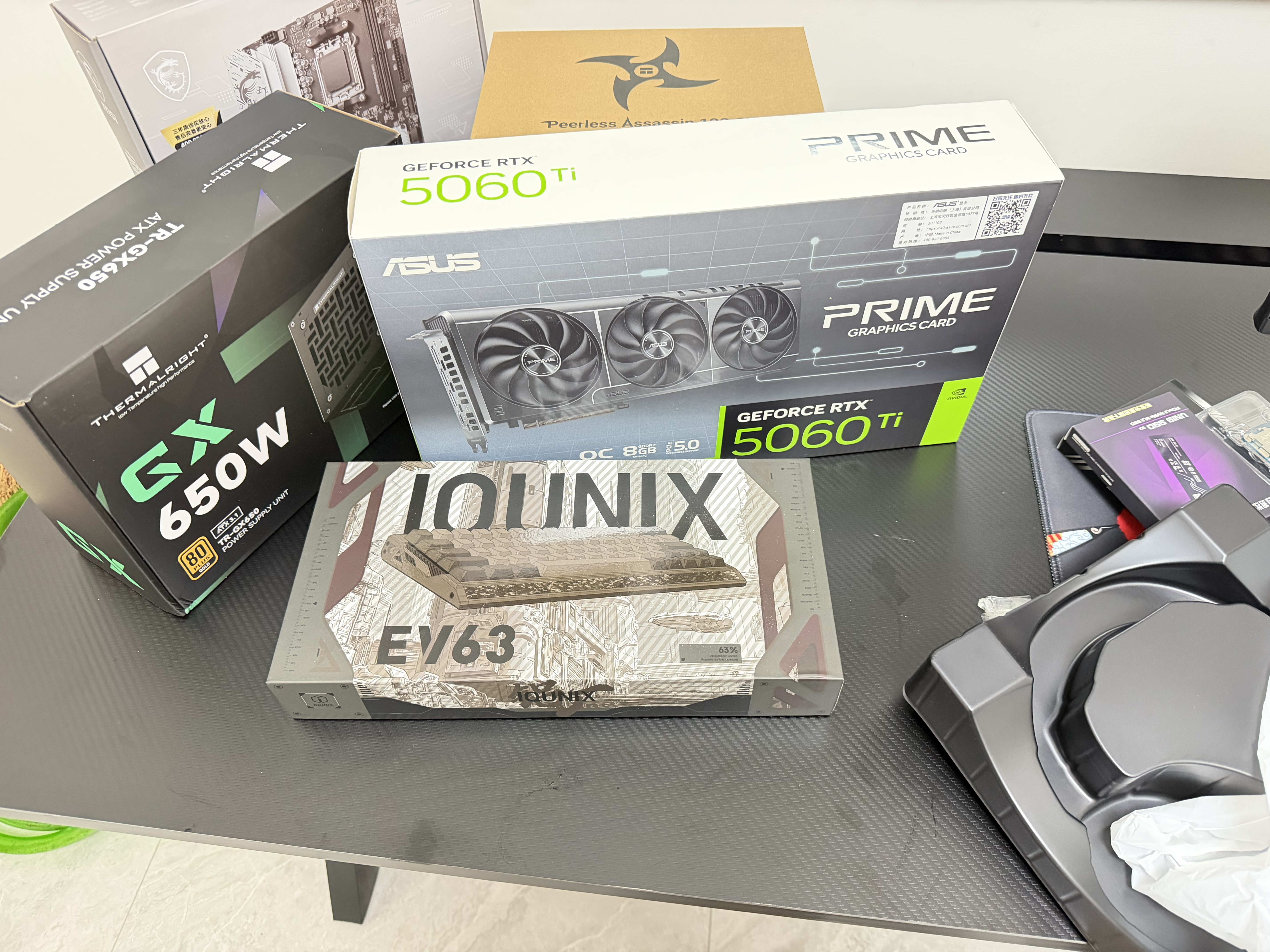 傲雨（ProudRain）S3钛戟电竞桌机械臂电脑桌台式家用双人游戏桌办公桌简约实木书桌 S3por黑碳纤维丨实木生态板 200*75*75CM【二段分板】双人桌 实拍图