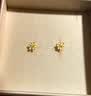 六福珠宝 足金栀子花黄金耳钉 计价 G01G0027DS 约1.00克 实拍图