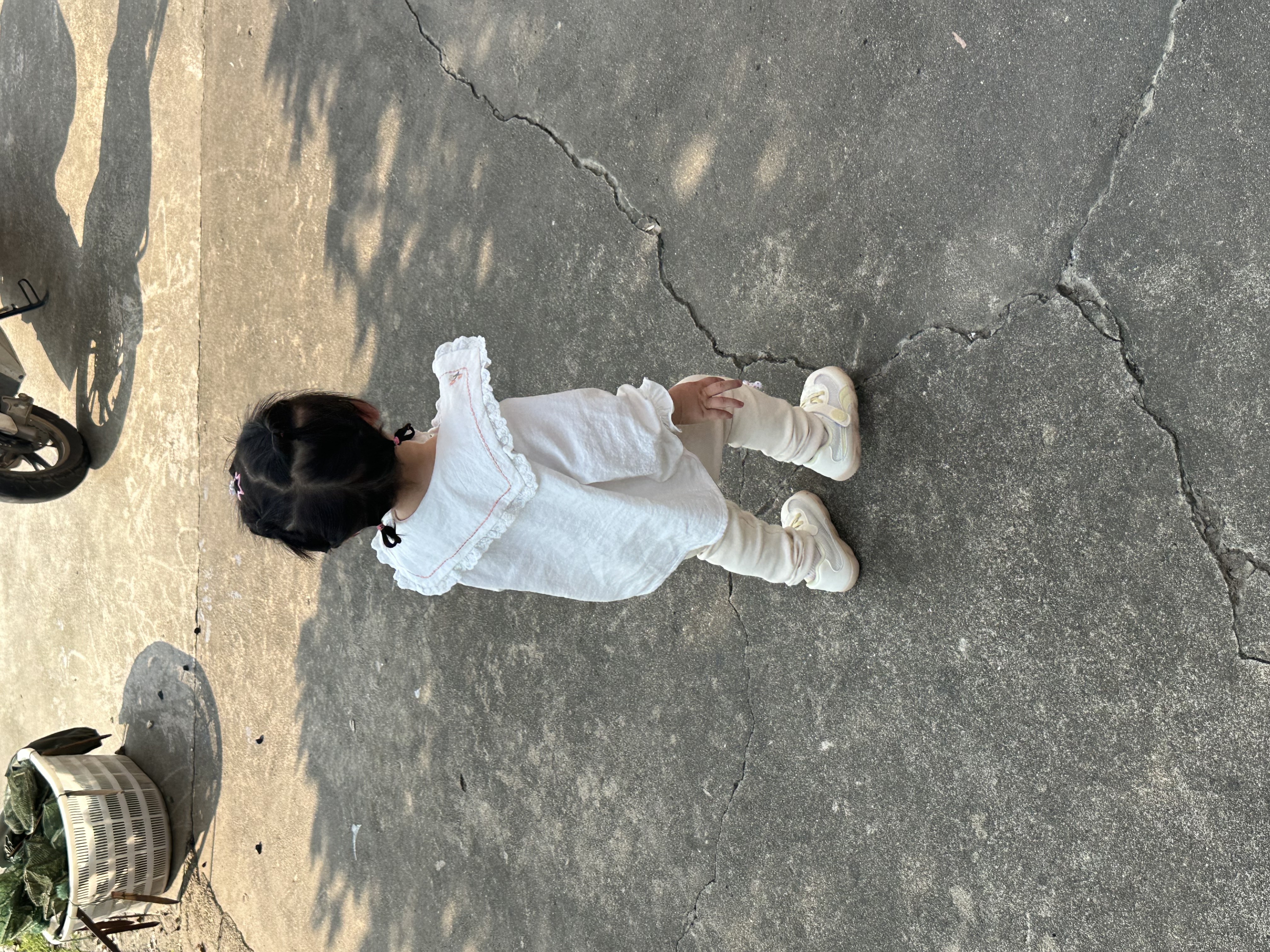 班喜迪女童衬衫秋装2026新款洋气宝宝白色上衣春秋儿童衬衣娃娃衫小童装 白色 90 实拍图