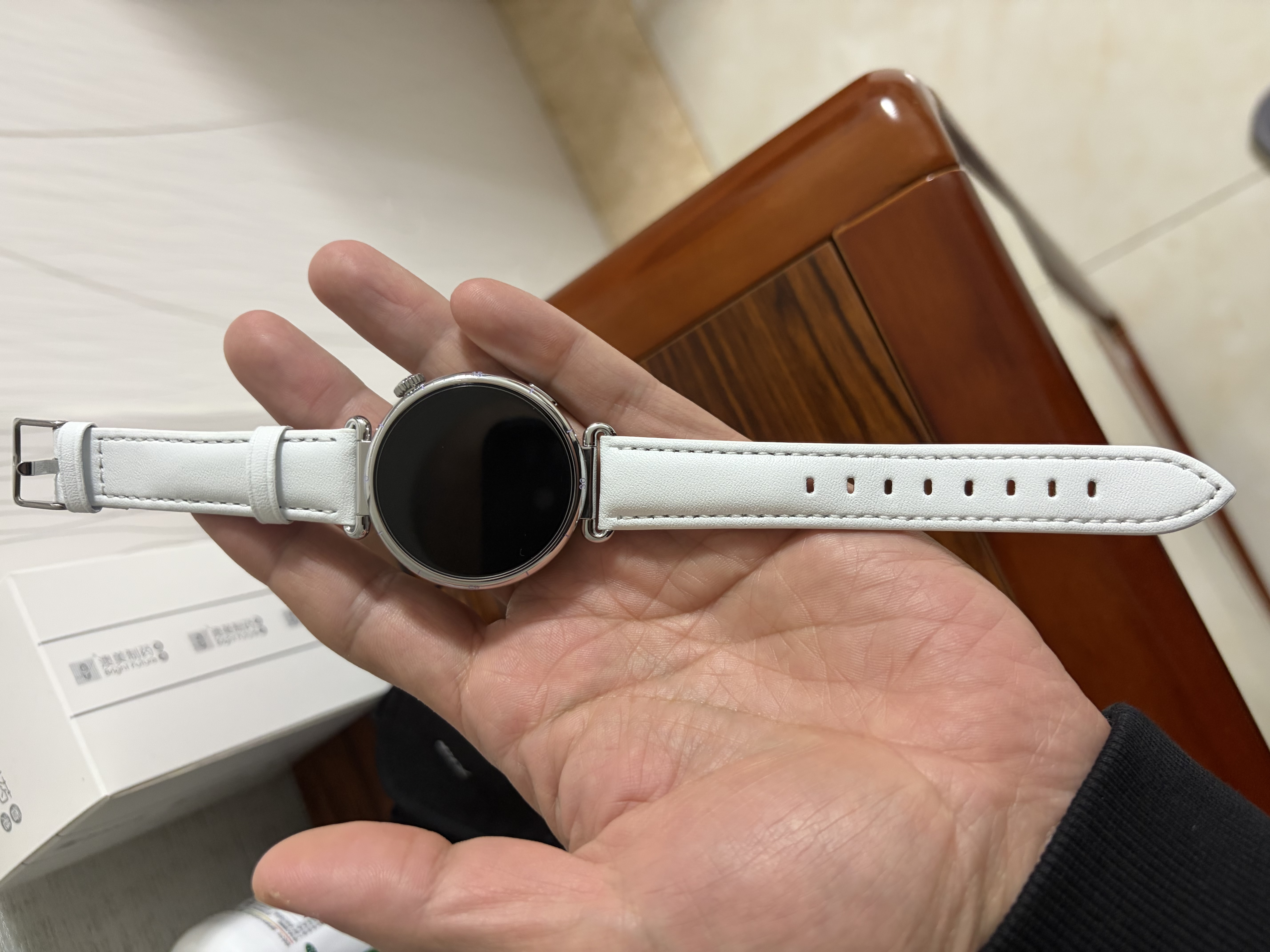适用华为手表表带gt6/watch5/gt5pro真皮表带华为gt4女款头层小牛皮表带42/41mm表盘通用表带 【官款皮带】头层牛皮尖尾-白色 适用:华为GT6/GT5(41mm) 实拍图
