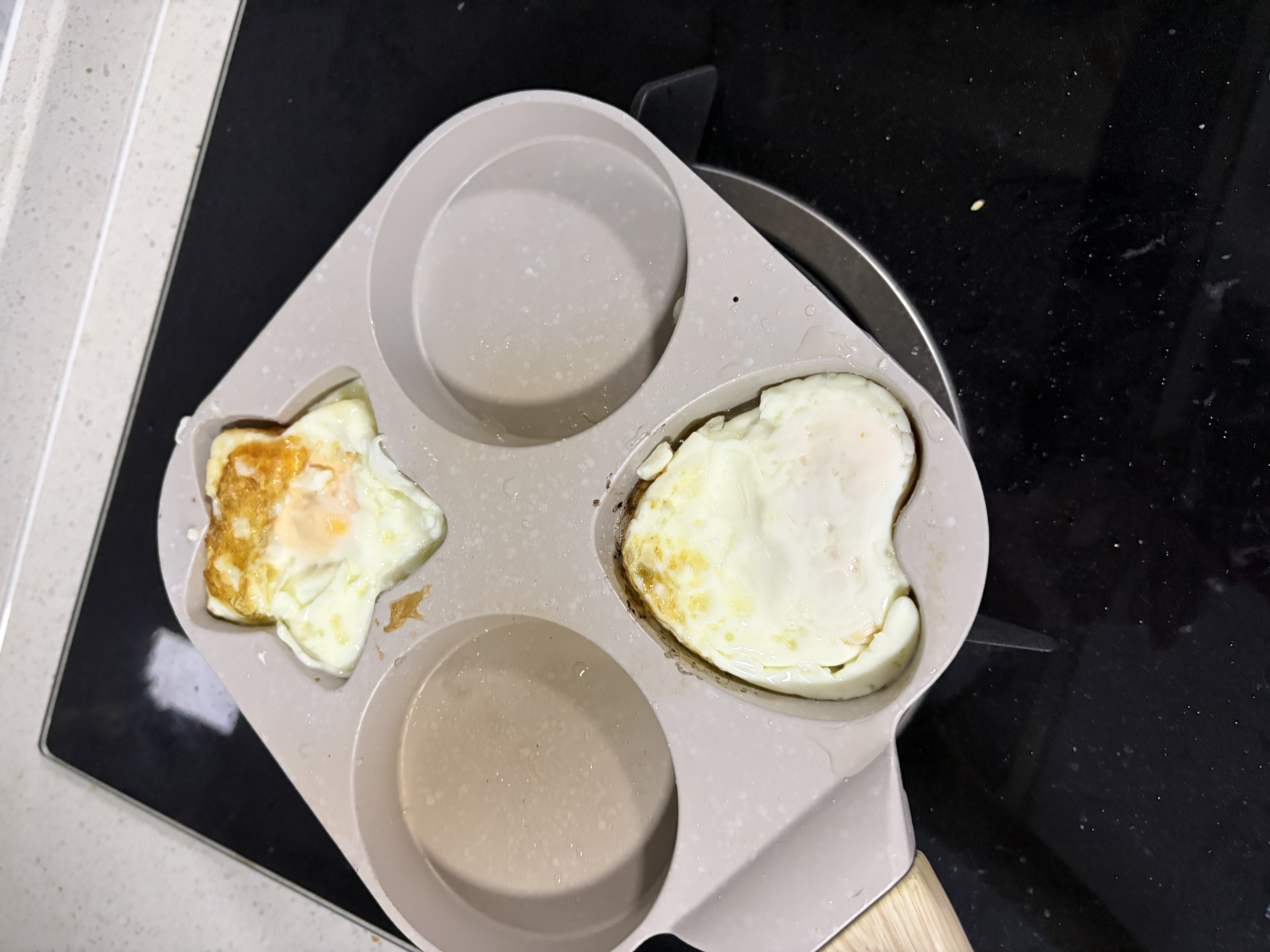 京严平底不粘锅汉堡锅家用多功能玉子烧煎蛋煎饼四孔煎锅厚蛋堡牛排锅 四孔【炉灶通用+加深加厚】 19cm 升级版不焦不糊防烫易清洁 实拍图