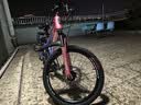 凤凰山地自行车男女变速山地车碟刹青少年儿童自行车学生单车 星际 粉紫【变速】后座+LED灯+辐条轮 20寸【适合125-160cm】 实拍图
