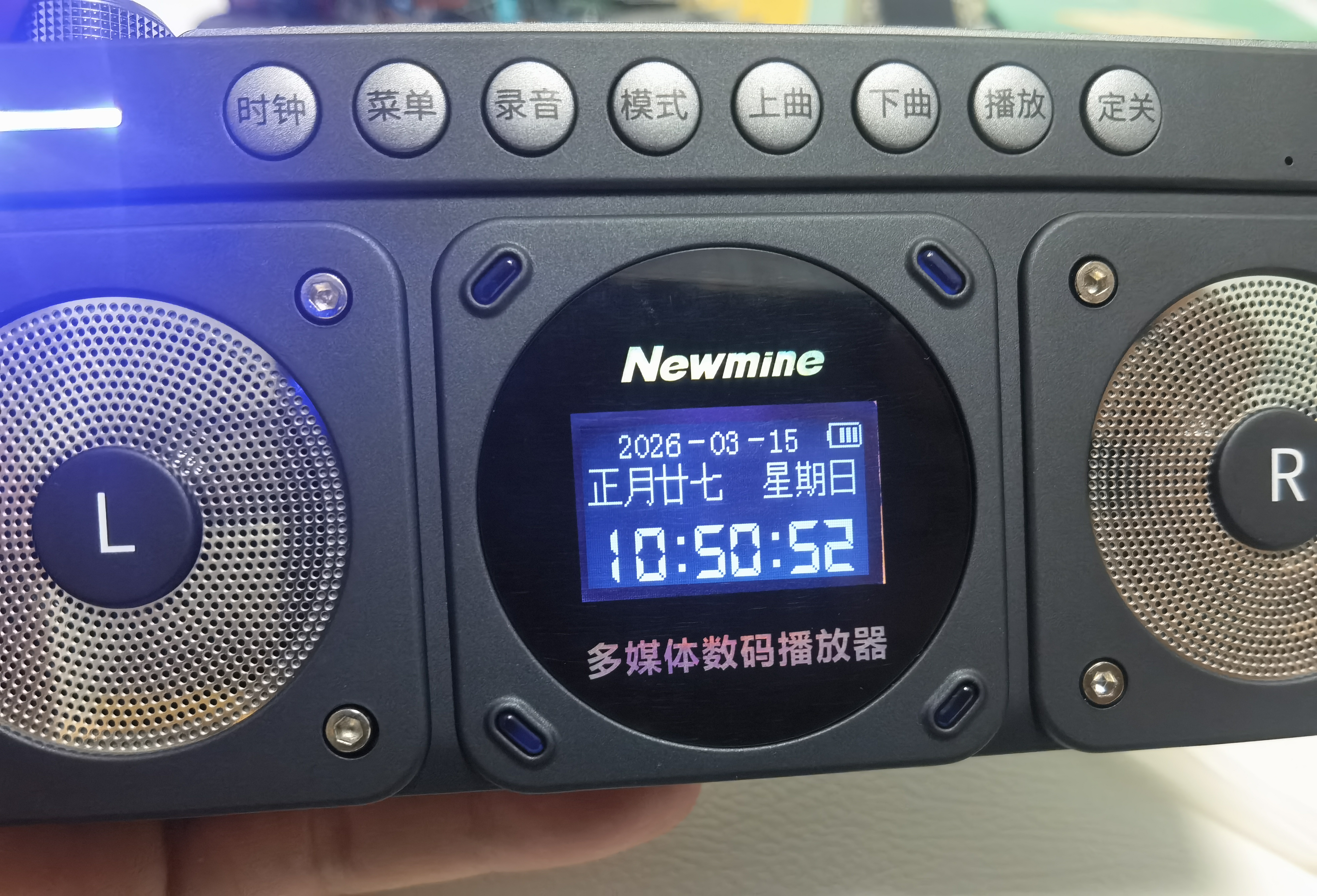 纽曼N131收音机老年人专用 高端歌词显示随身听 充电便携播放器 插卡听歌戏曲半导体音箱响2026新款 黑 实拍图